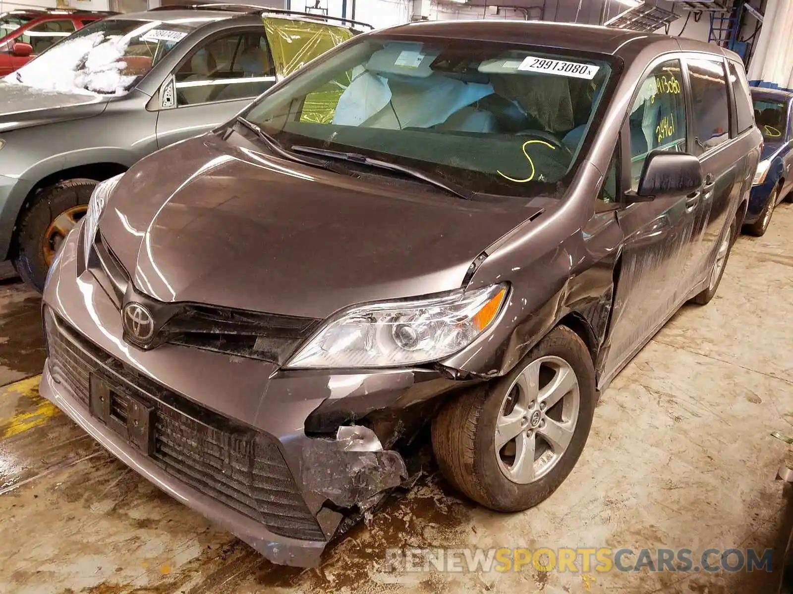 2 Фотография поврежденного автомобиля 5TDZZ3DC6KS010695 TOYOTA SIENNA 2019