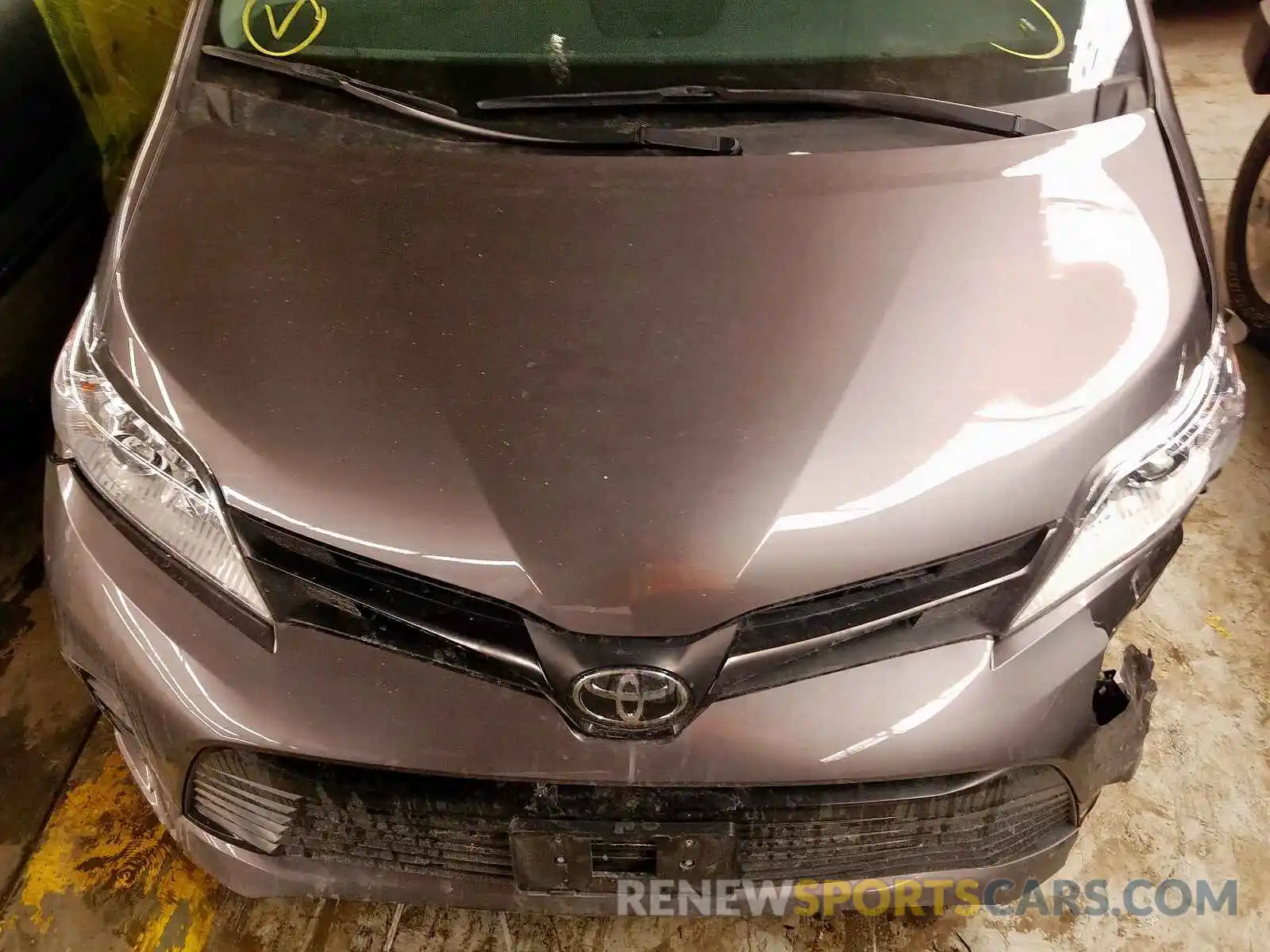 7 Photograph of a damaged car 5TDZZ3DC6KS010695 TOYOTA SIENNA 2019