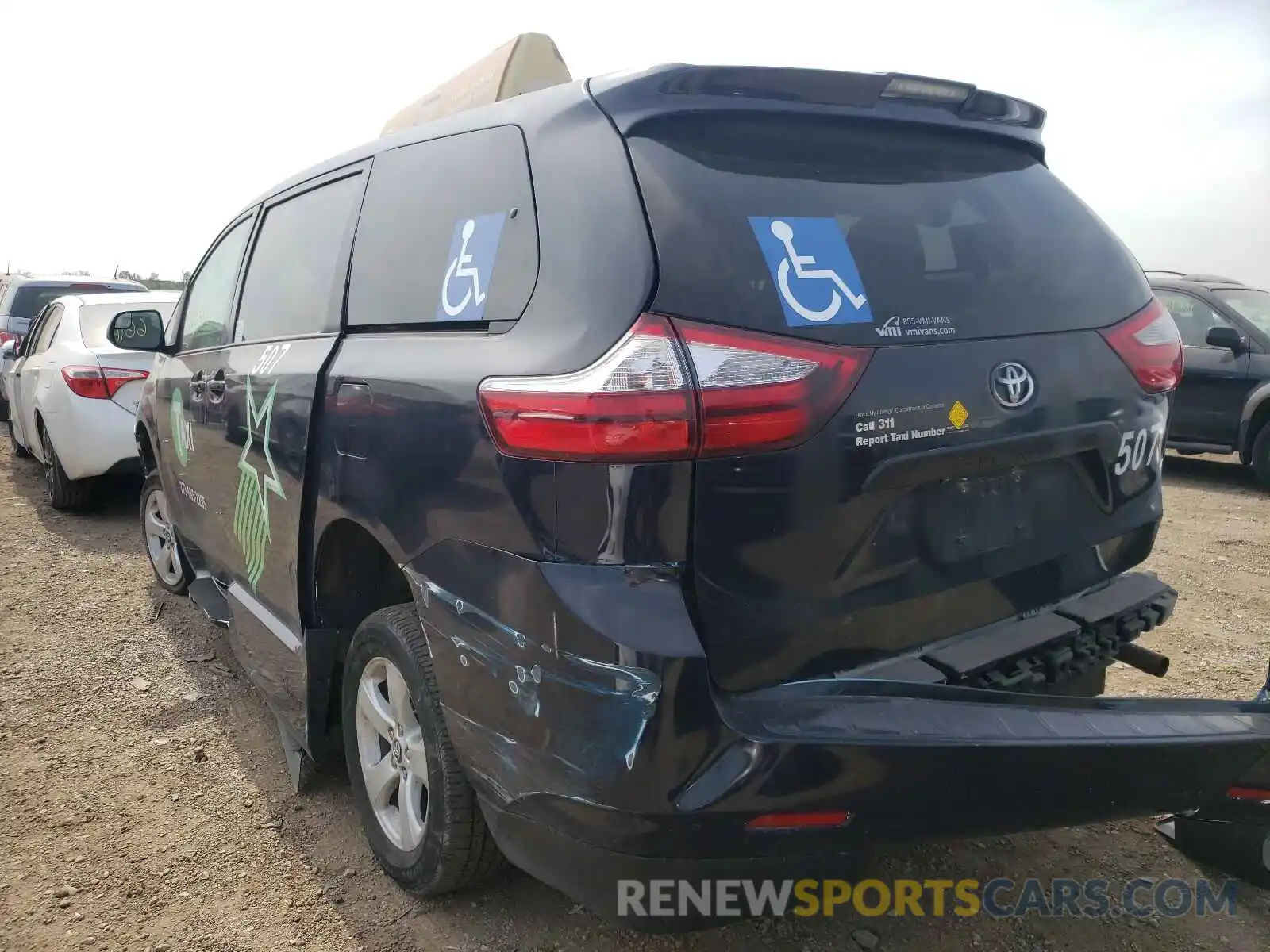 3 Photograph of a damaged car 5TDZZ3DC6KS014469 TOYOTA SIENNA 2019