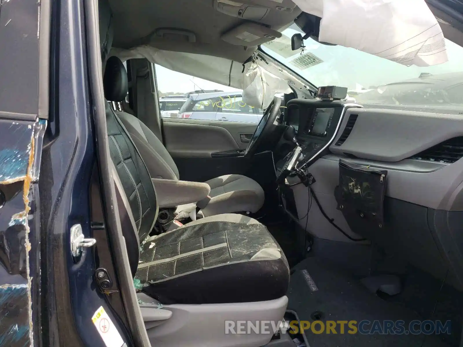 5 Photograph of a damaged car 5TDZZ3DC6KS014469 TOYOTA SIENNA 2019