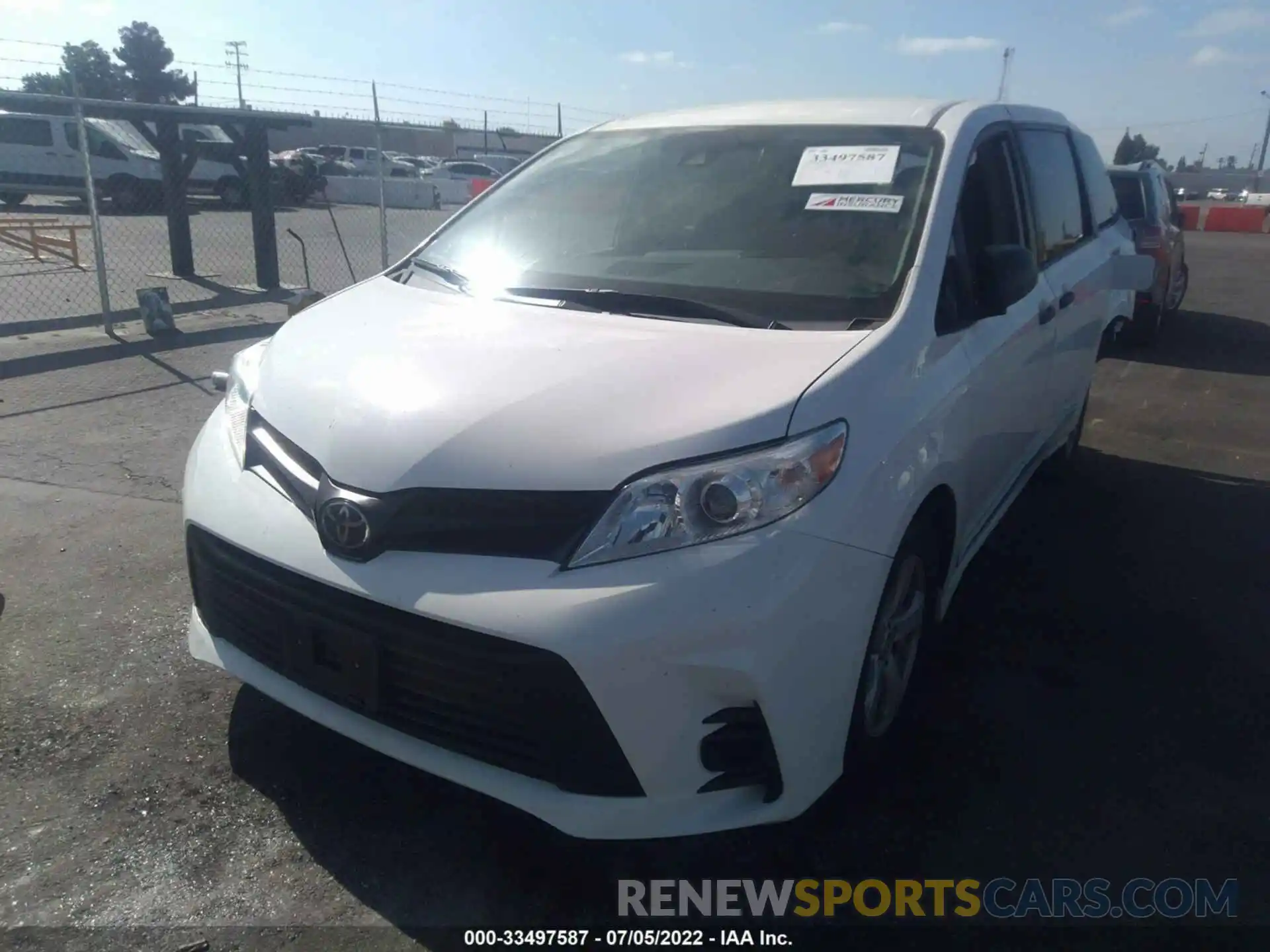 2 Фотография поврежденного автомобиля 5TDZZ3DC6KS020577 TOYOTA SIENNA 2019