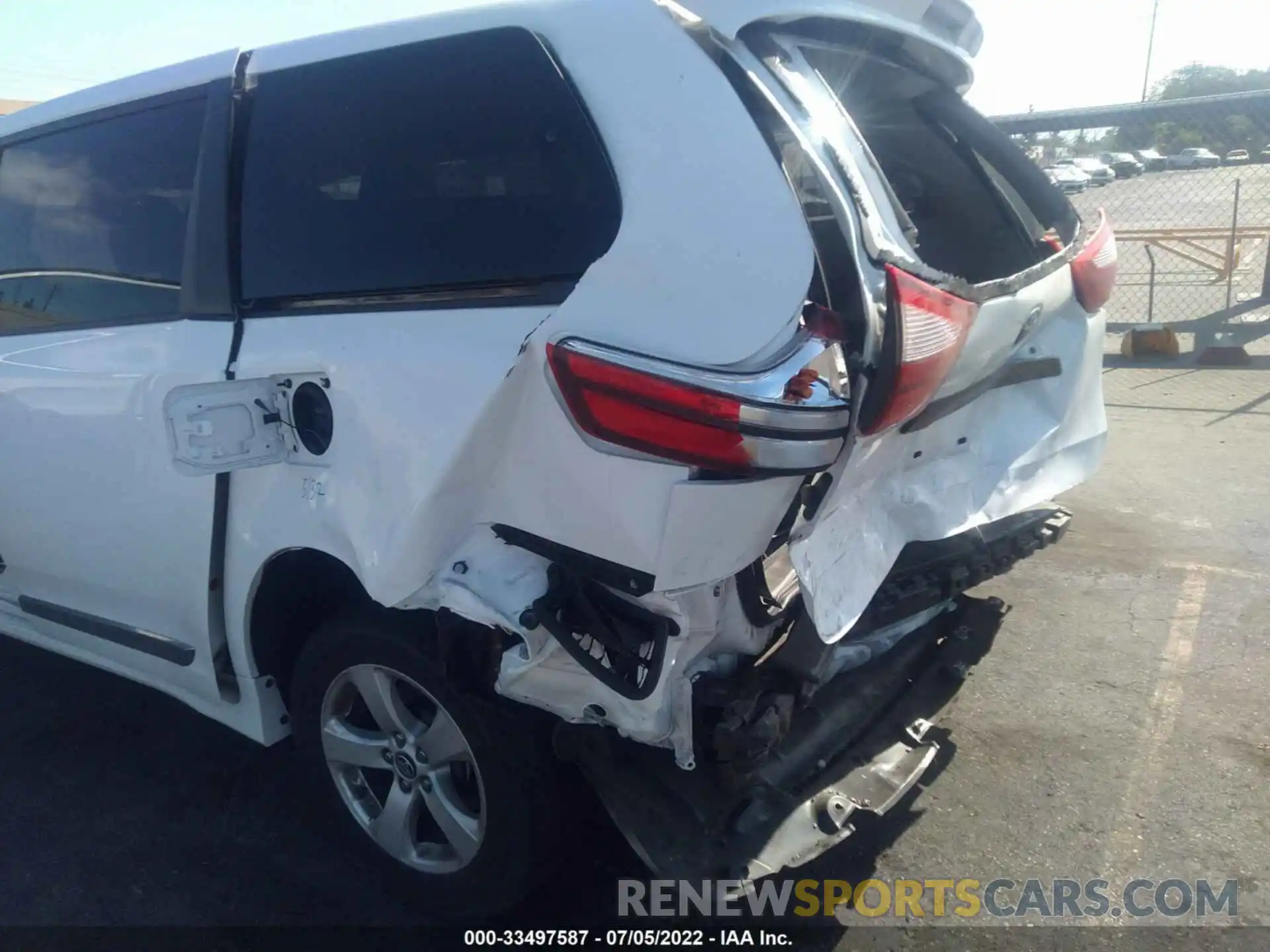 6 Photograph of a damaged car 5TDZZ3DC6KS020577 TOYOTA SIENNA 2019