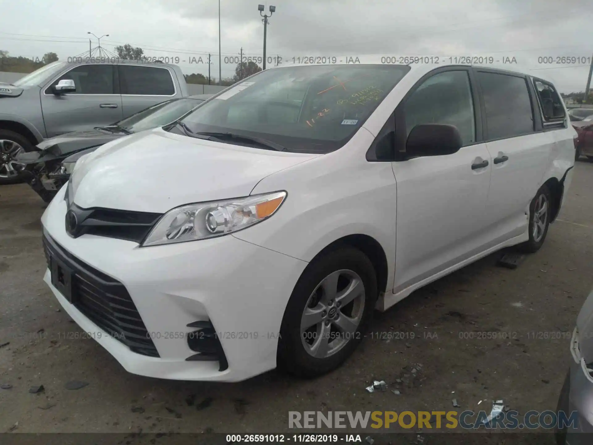 2 Photograph of a damaged car 5TDZZ3DC6KS973225 TOYOTA SIENNA 2019