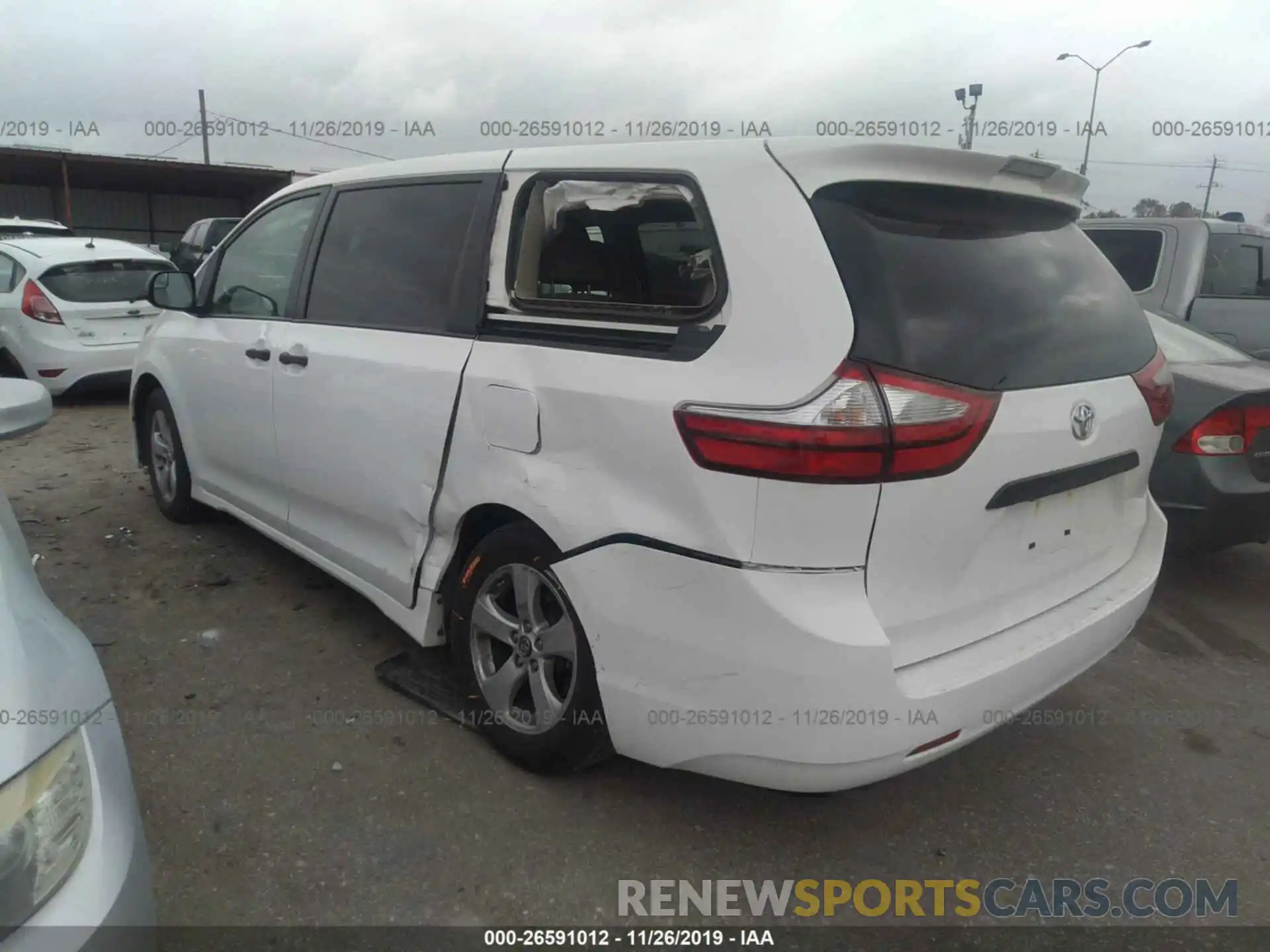 3 Photograph of a damaged car 5TDZZ3DC6KS973225 TOYOTA SIENNA 2019