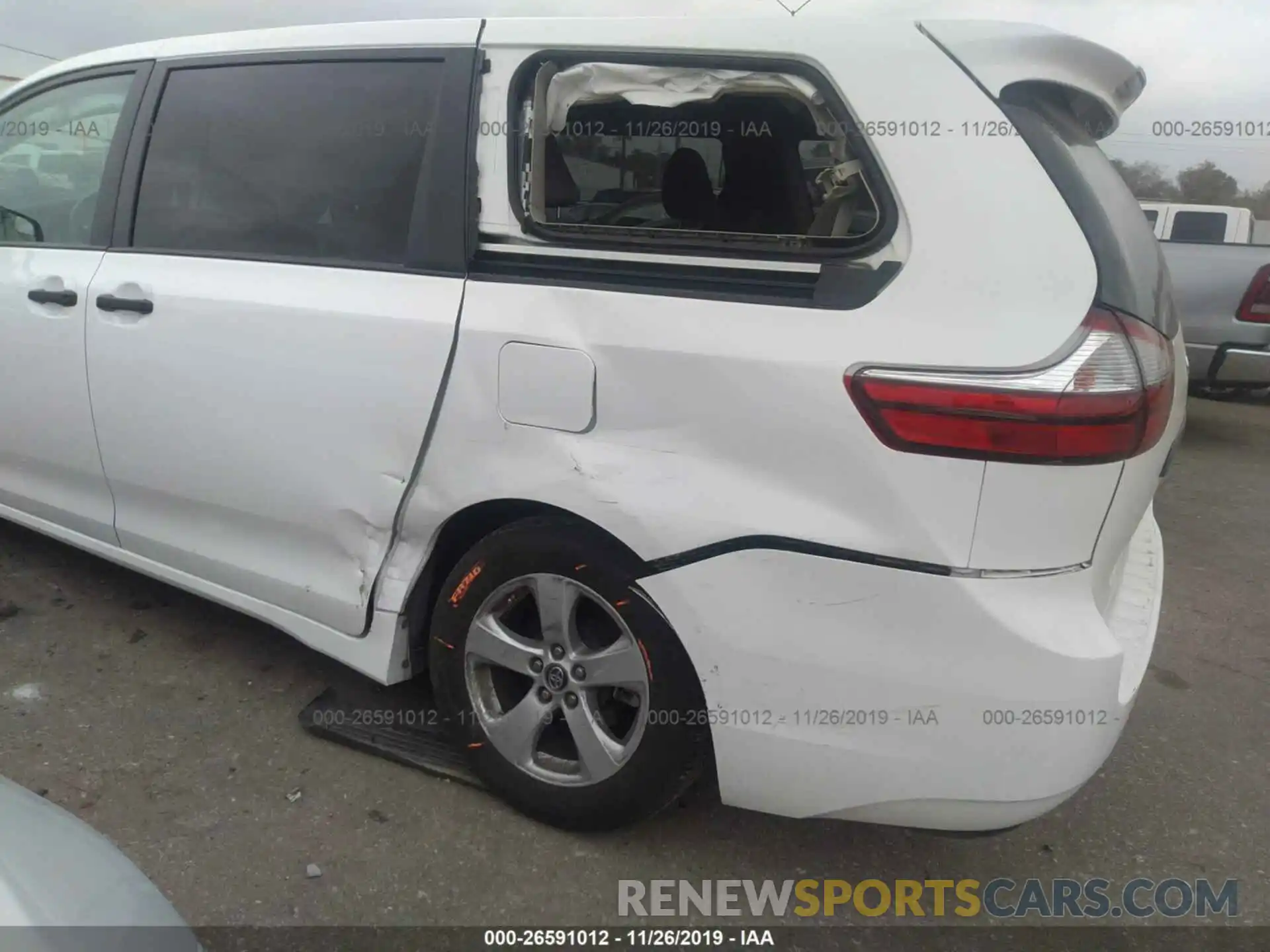 6 Photograph of a damaged car 5TDZZ3DC6KS973225 TOYOTA SIENNA 2019