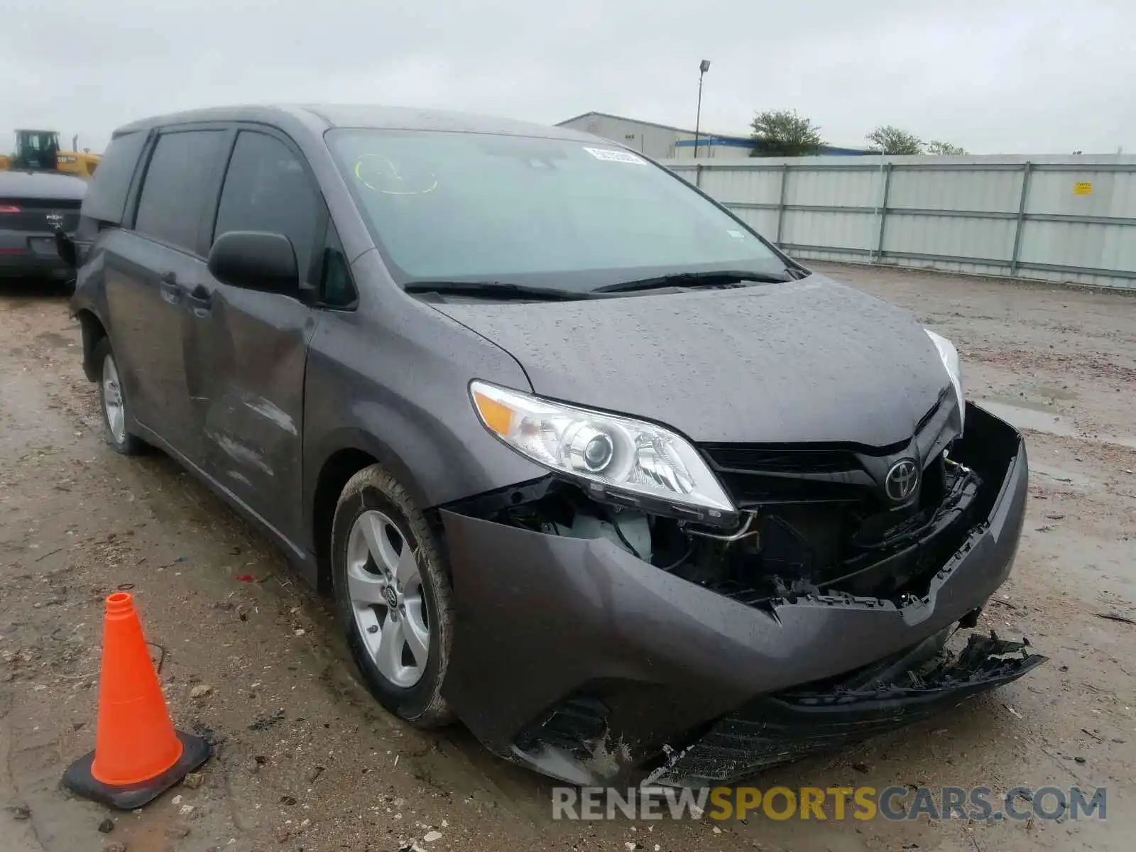 1 Photograph of a damaged car 5TDZZ3DC6KS975802 TOYOTA SIENNA 2019