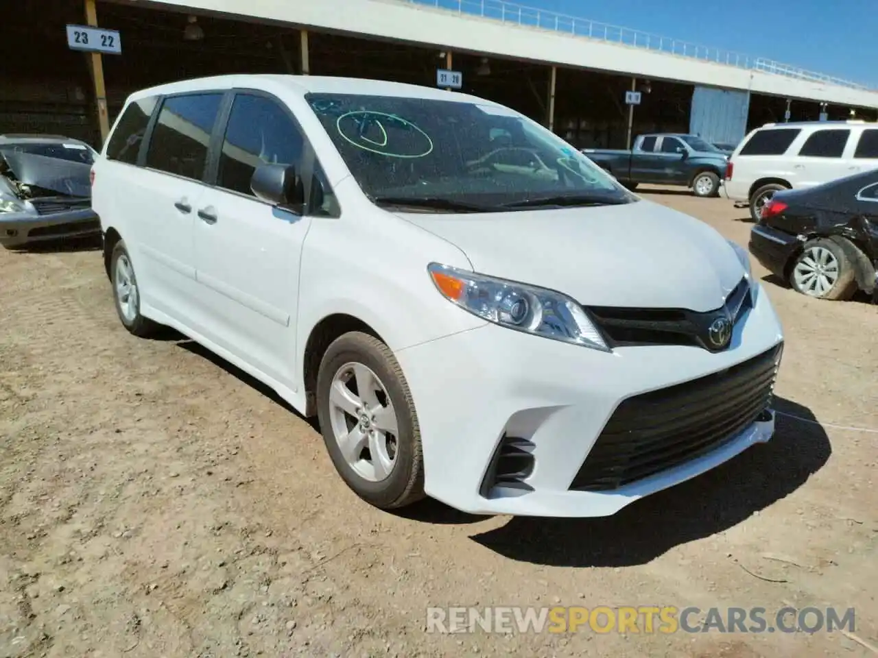 1 Photograph of a damaged car 5TDZZ3DC6KS983141 TOYOTA SIENNA 2019