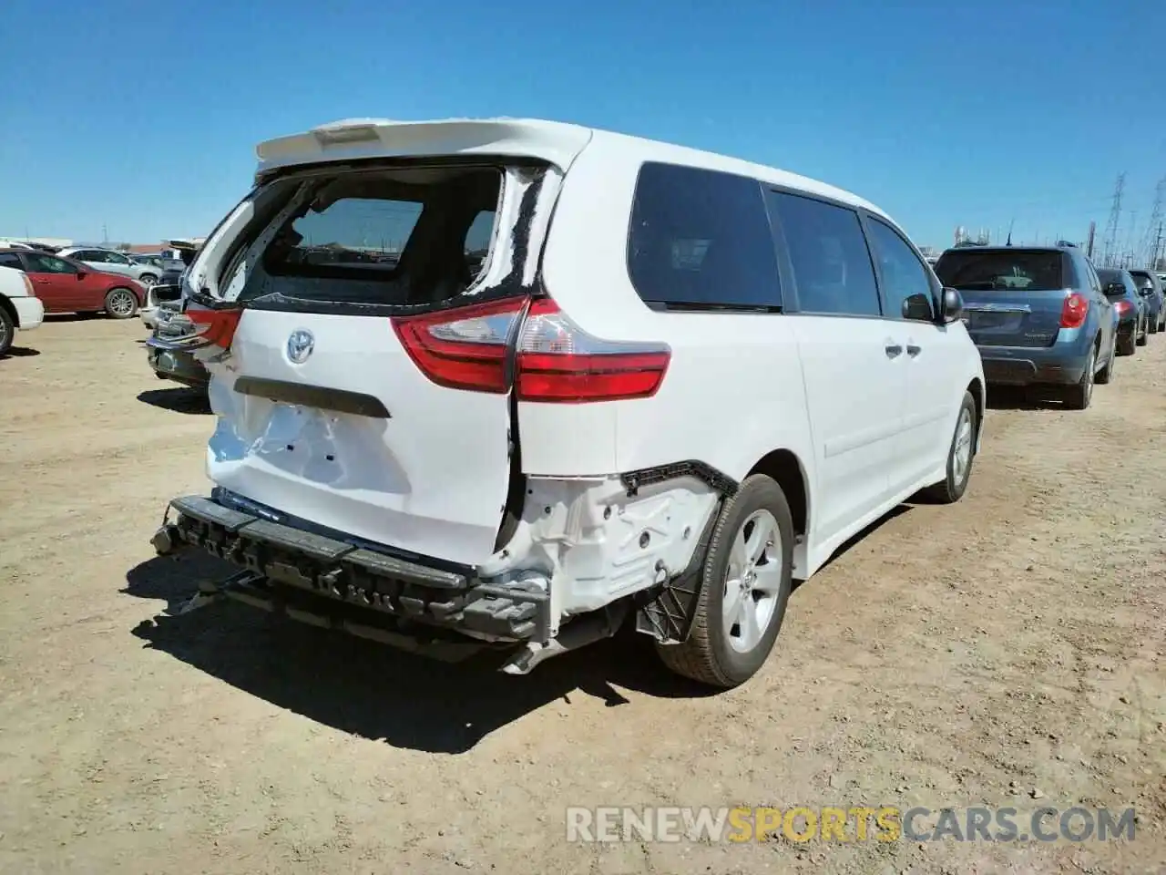 4 Photograph of a damaged car 5TDZZ3DC6KS983141 TOYOTA SIENNA 2019