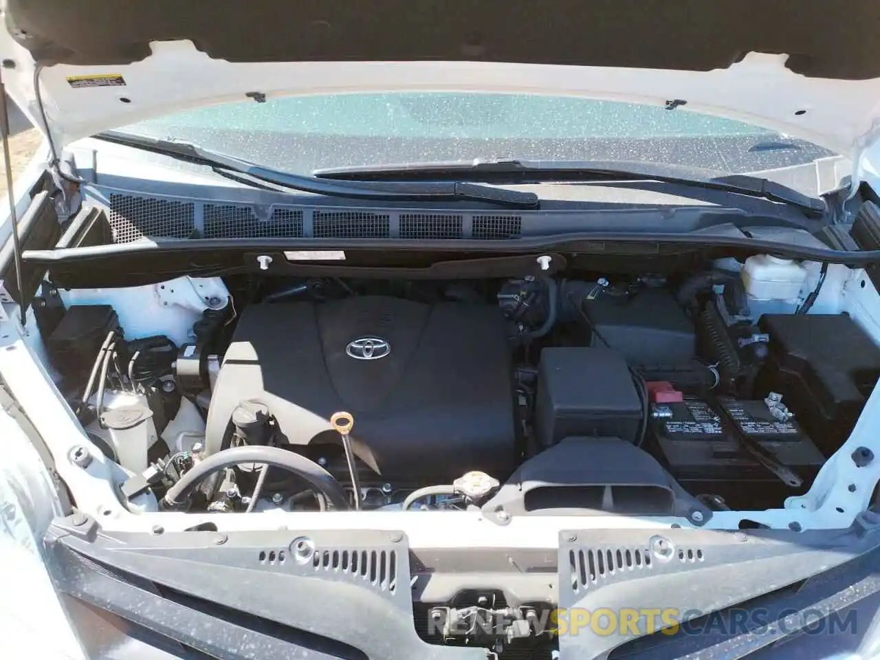 7 Photograph of a damaged car 5TDZZ3DC6KS983141 TOYOTA SIENNA 2019