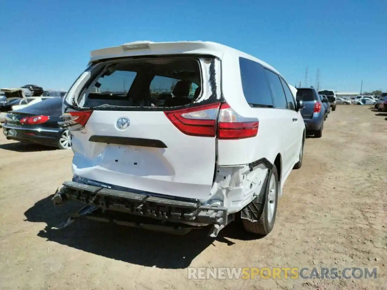 9 Photograph of a damaged car 5TDZZ3DC6KS983141 TOYOTA SIENNA 2019