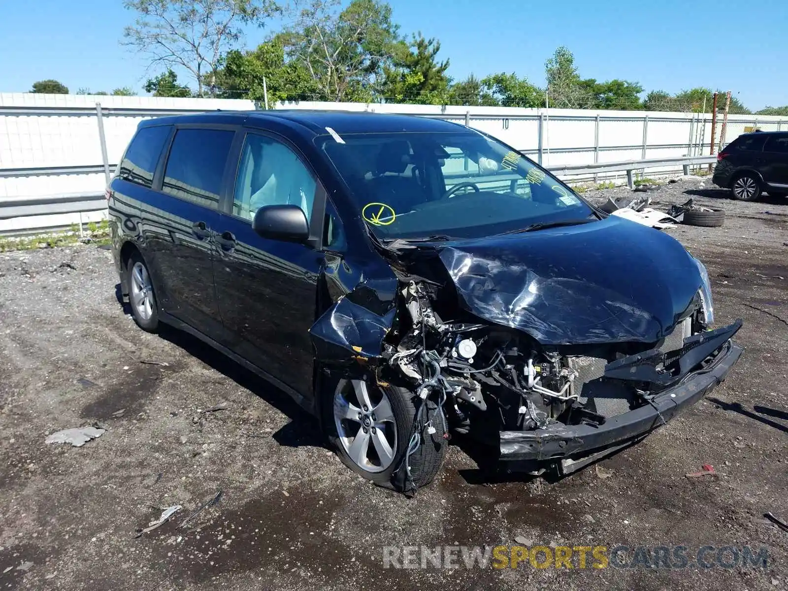 1 Photograph of a damaged car 5TDZZ3DC6KS984385 TOYOTA SIENNA 2019