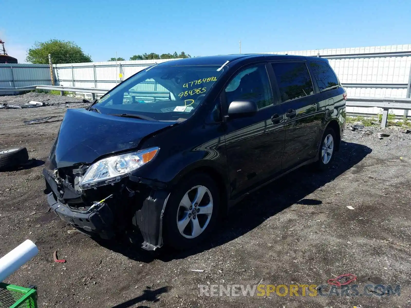 2 Photograph of a damaged car 5TDZZ3DC6KS984385 TOYOTA SIENNA 2019