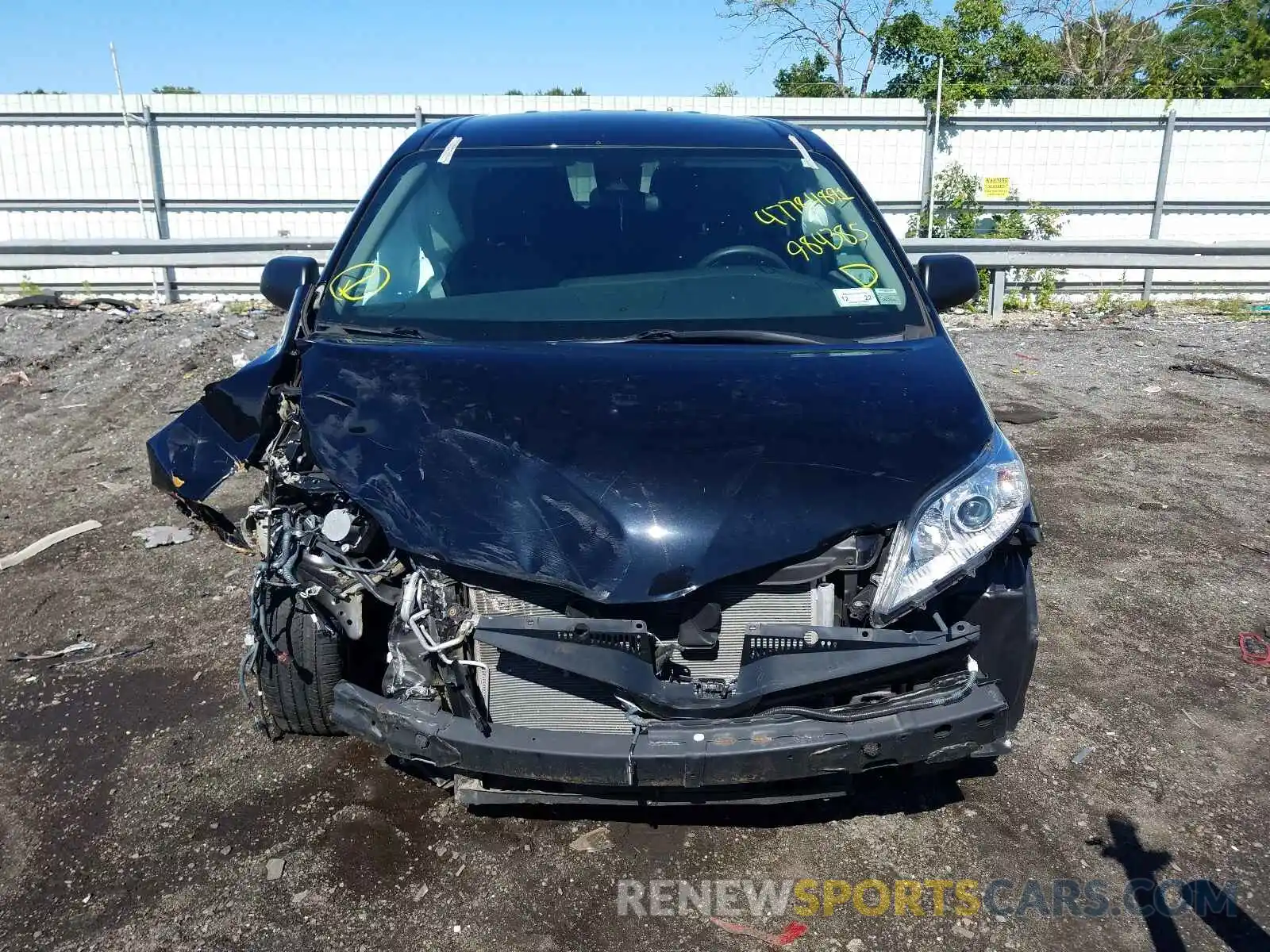 9 Photograph of a damaged car 5TDZZ3DC6KS984385 TOYOTA SIENNA 2019