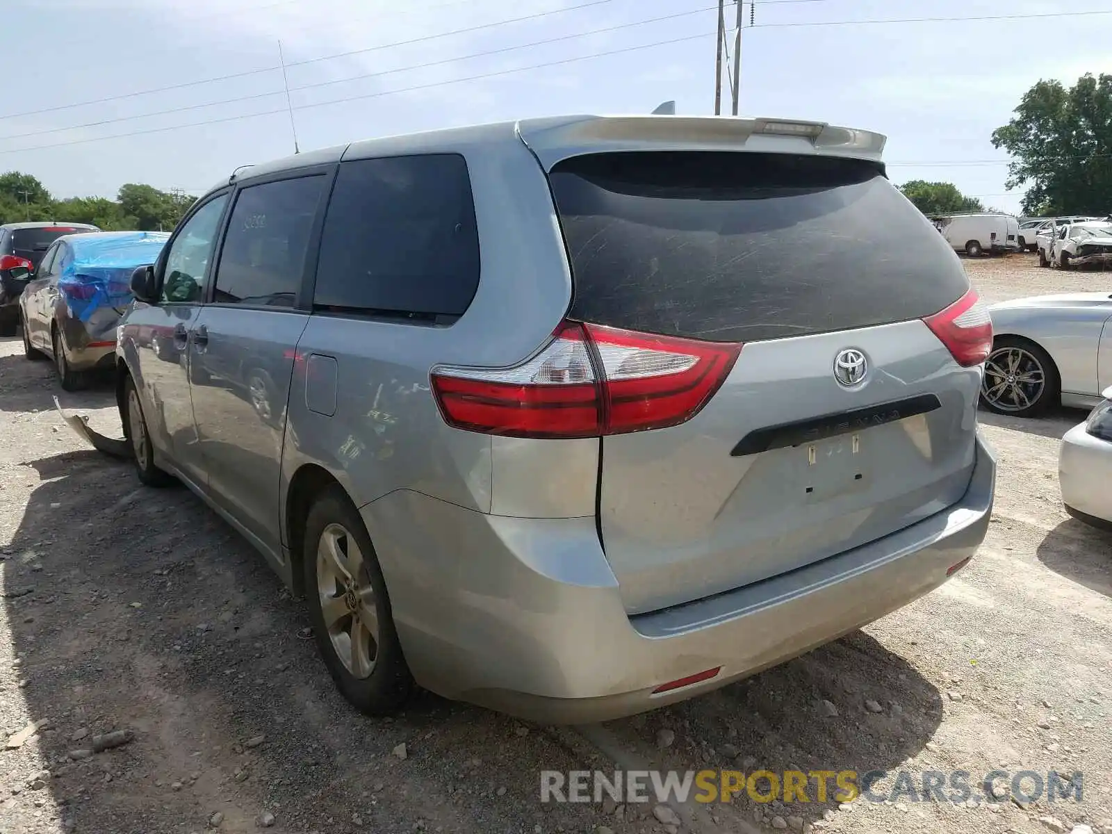 3 Photograph of a damaged car 5TDZZ3DC6KS989781 TOYOTA SIENNA 2019