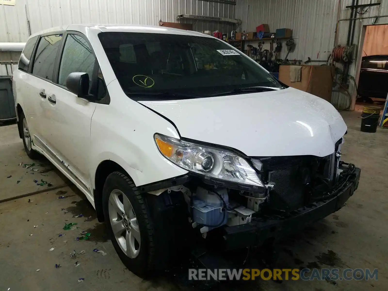 1 Photograph of a damaged car 5TDZZ3DC6KS994768 TOYOTA SIENNA 2019