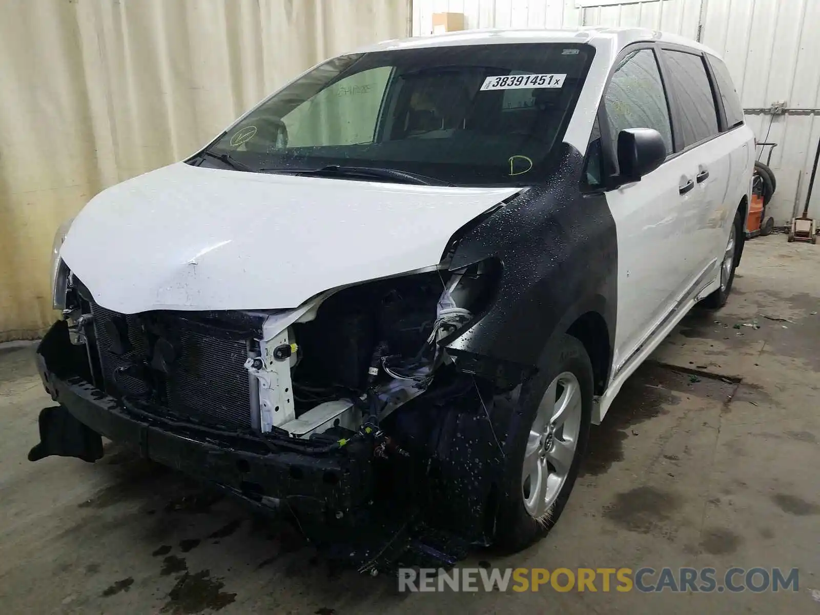 2 Photograph of a damaged car 5TDZZ3DC6KS994768 TOYOTA SIENNA 2019