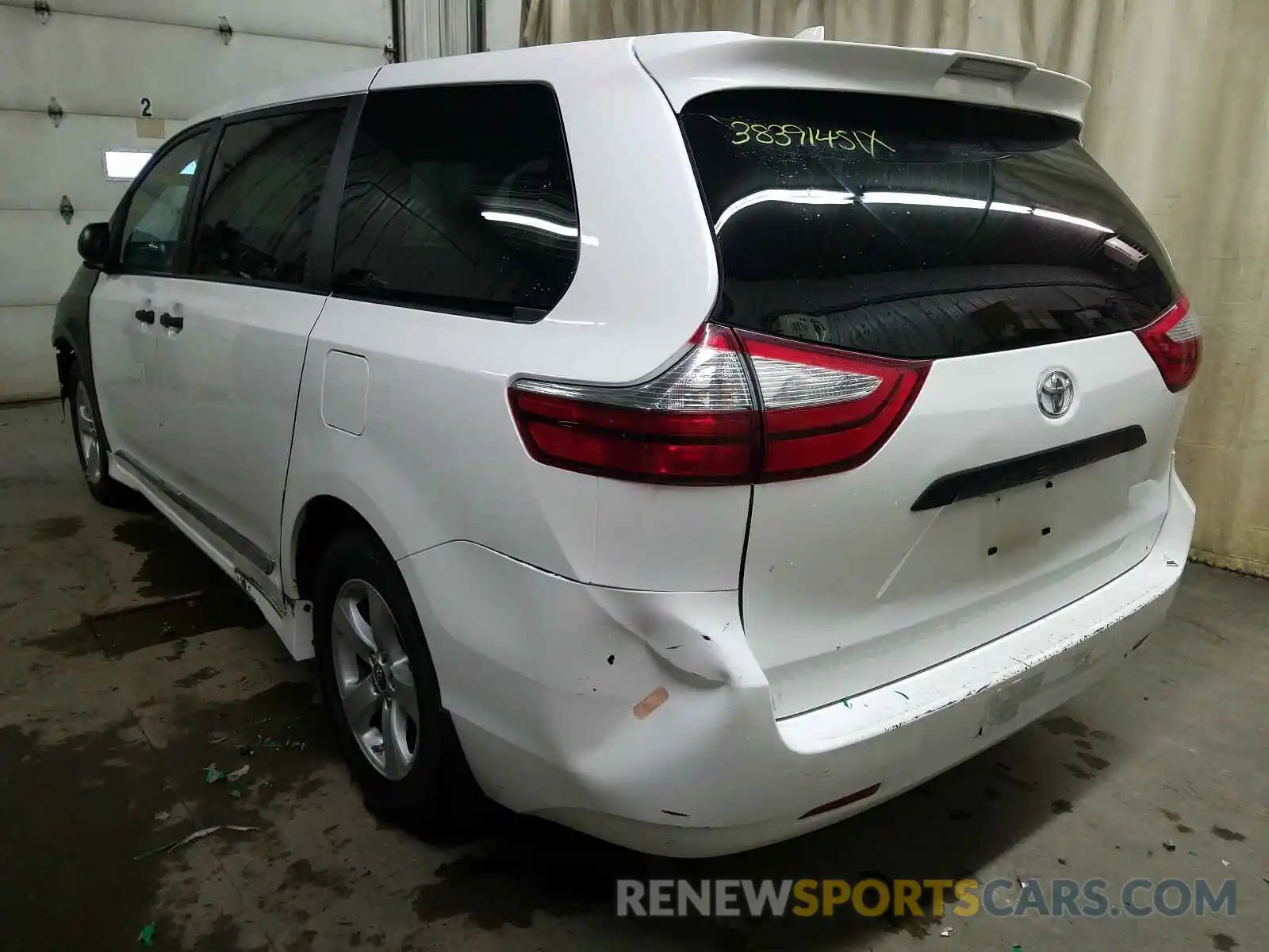 3 Photograph of a damaged car 5TDZZ3DC6KS994768 TOYOTA SIENNA 2019