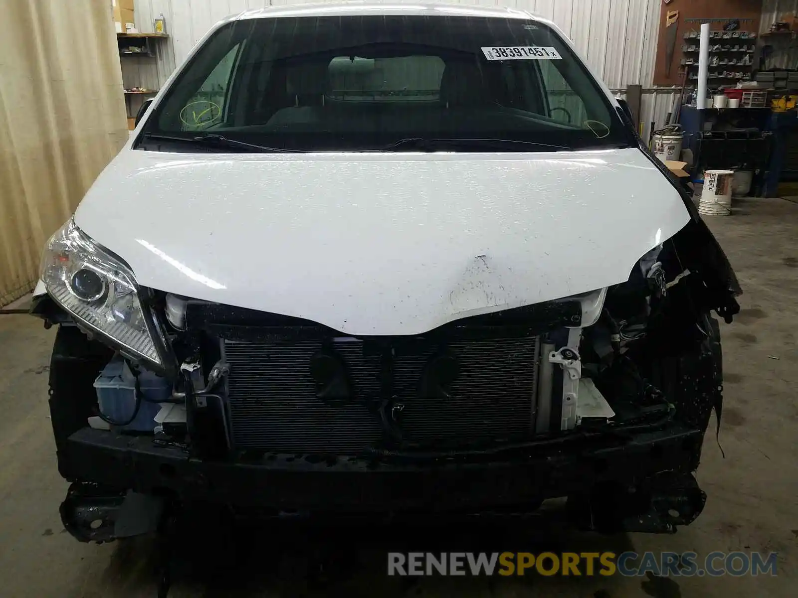 9 Photograph of a damaged car 5TDZZ3DC6KS994768 TOYOTA SIENNA 2019