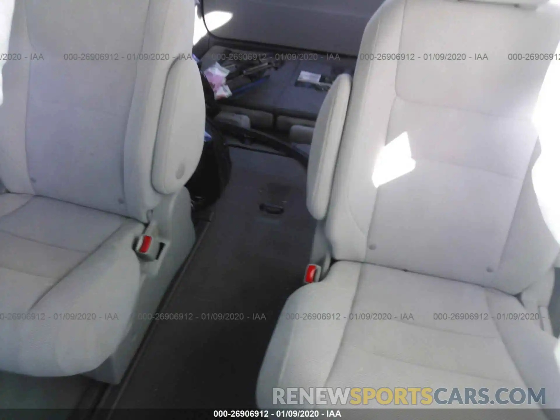 8 Photograph of a damaged car 5TDZZ3DC7KS967188 TOYOTA SIENNA 2019