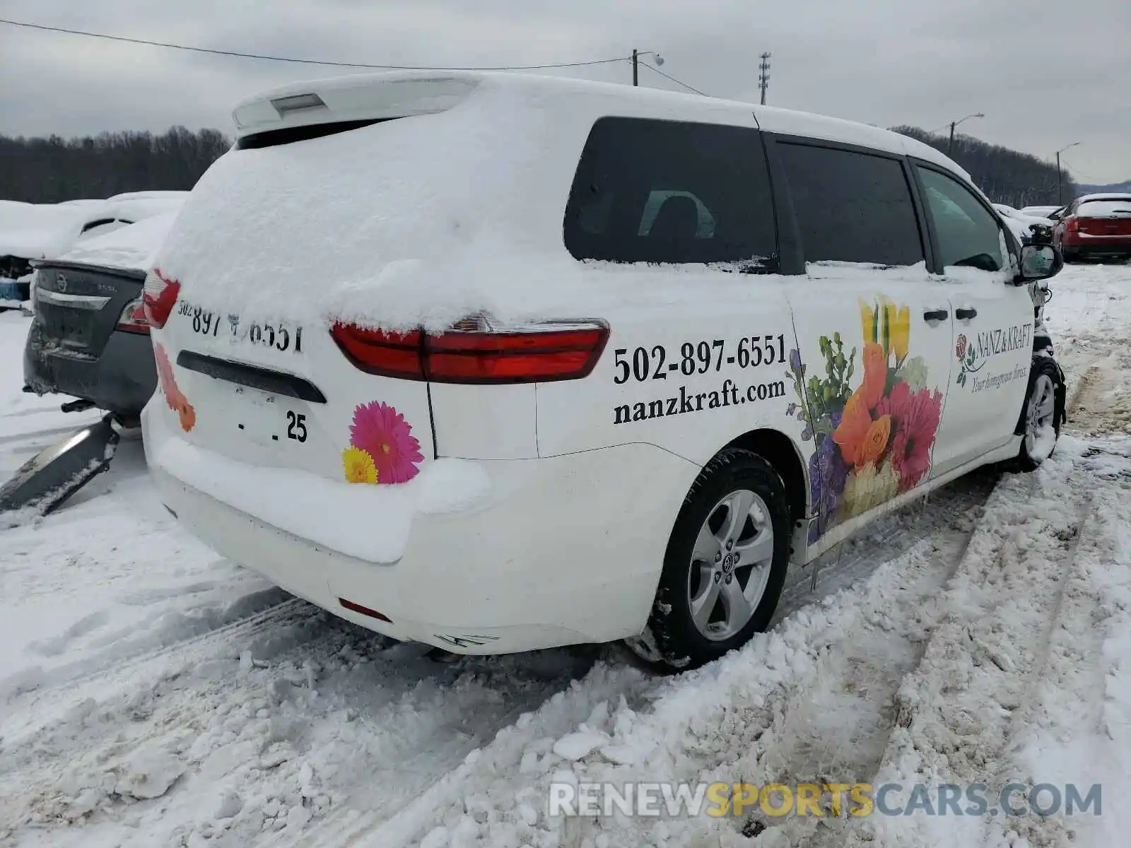 4 Photograph of a damaged car 5TDZZ3DC7KS970558 TOYOTA SIENNA 2019