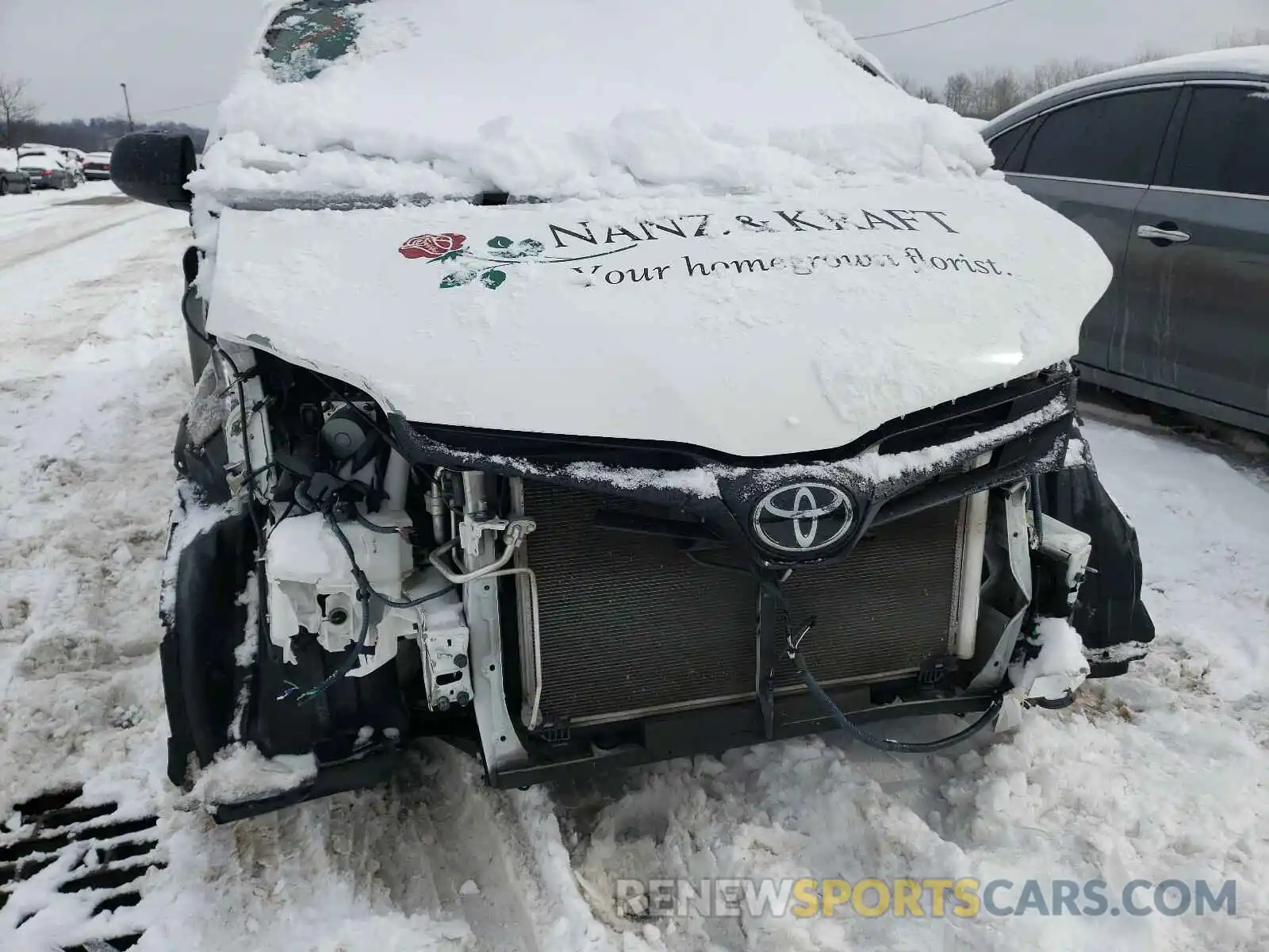 9 Photograph of a damaged car 5TDZZ3DC7KS970558 TOYOTA SIENNA 2019