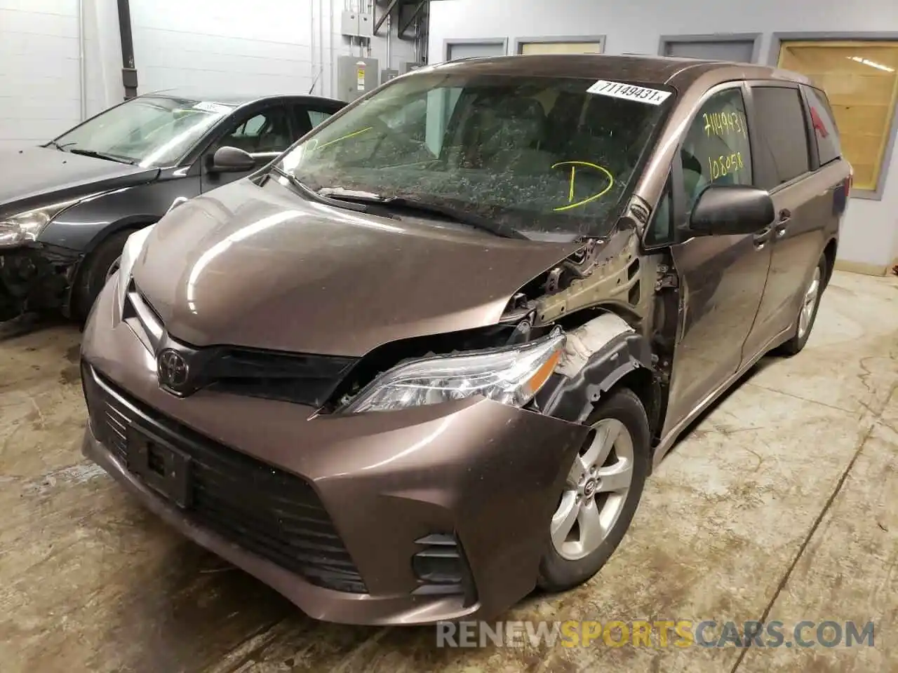 2 Photograph of a damaged car 5TDZZ3DC7KS987439 TOYOTA SIENNA 2019