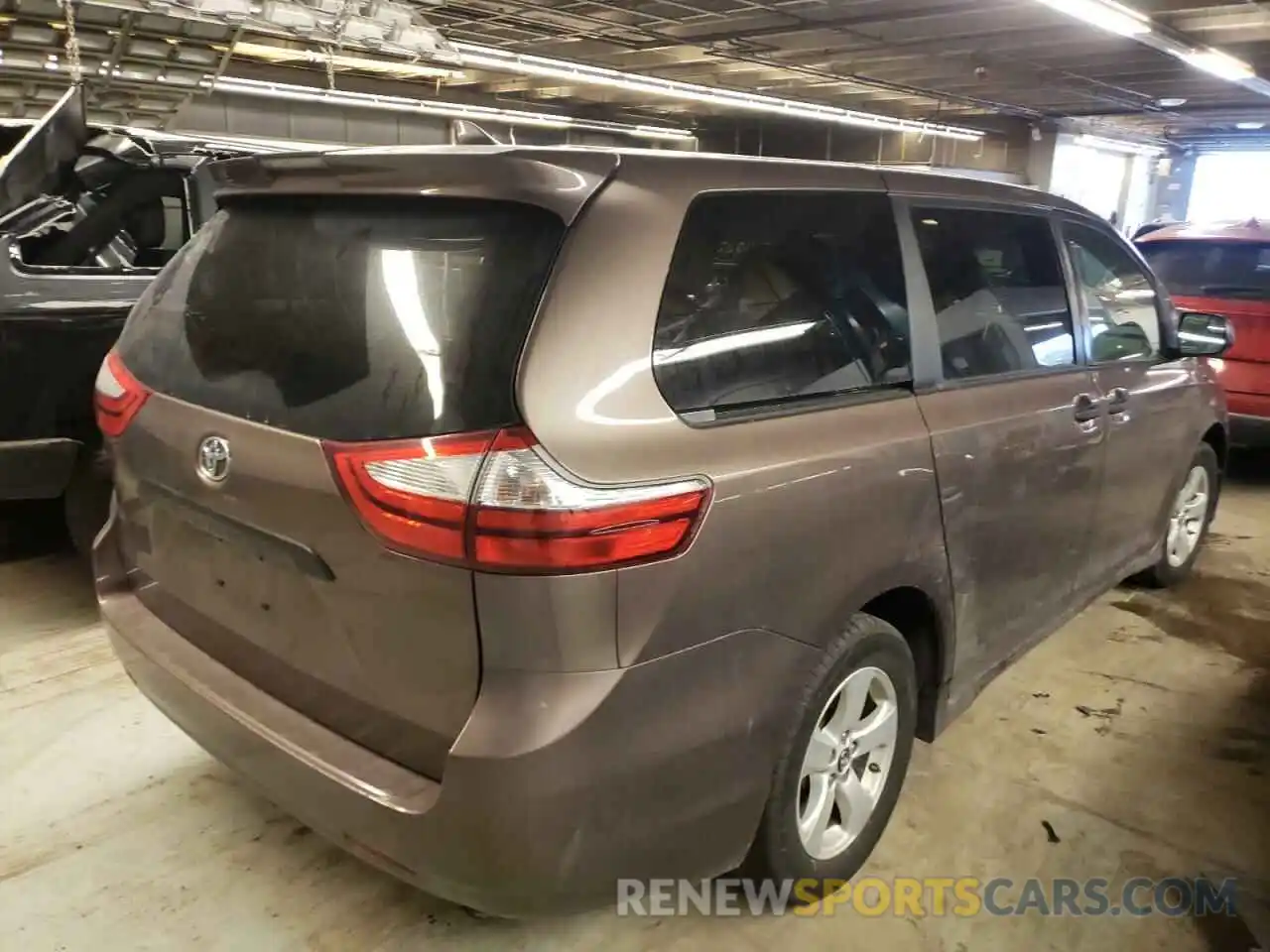 4 Фотография поврежденного автомобиля 5TDZZ3DC7KS987439 TOYOTA SIENNA 2019