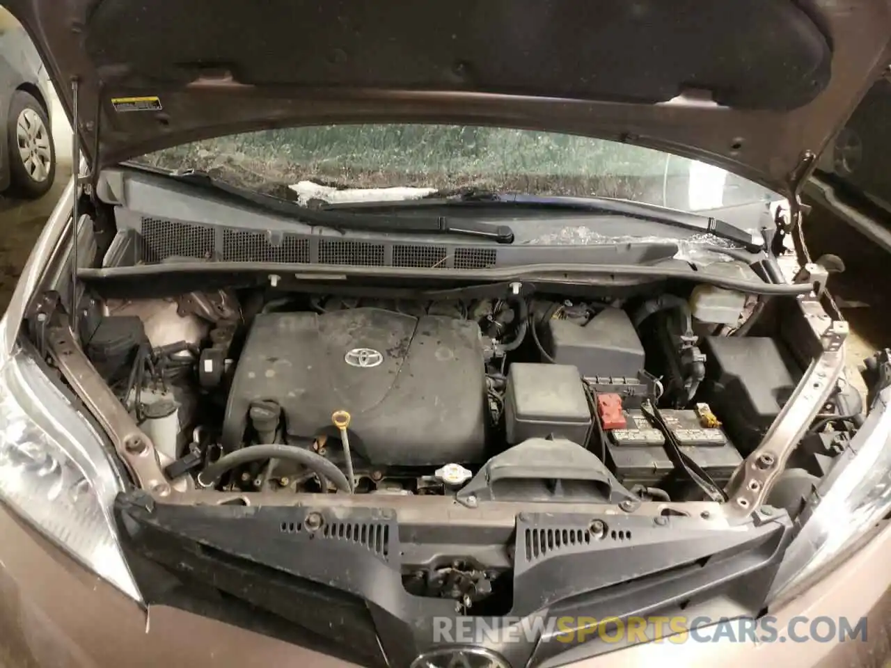 7 Photograph of a damaged car 5TDZZ3DC7KS987439 TOYOTA SIENNA 2019