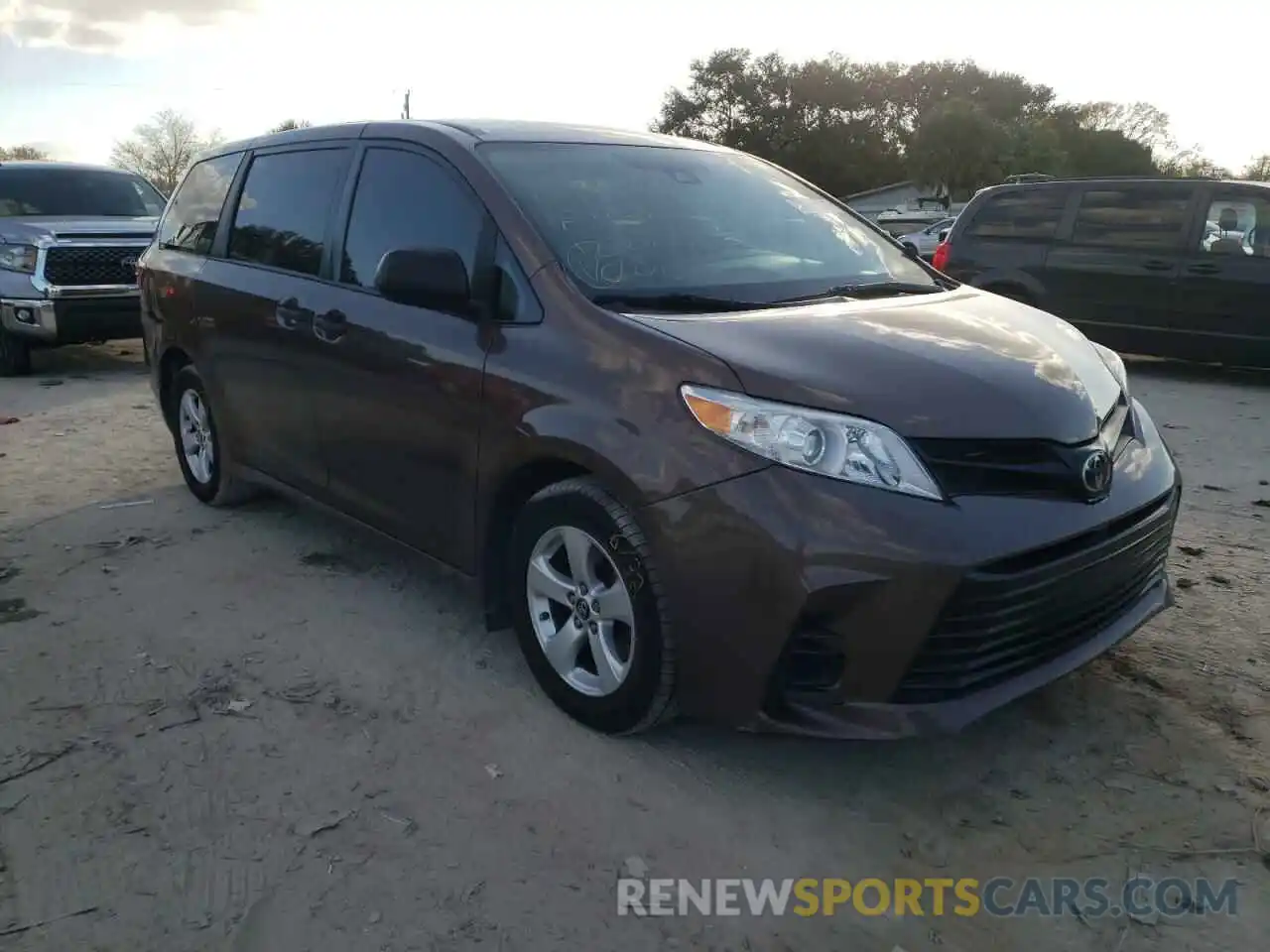 1 Photograph of a damaged car 5TDZZ3DC7KS993354 TOYOTA SIENNA 2019