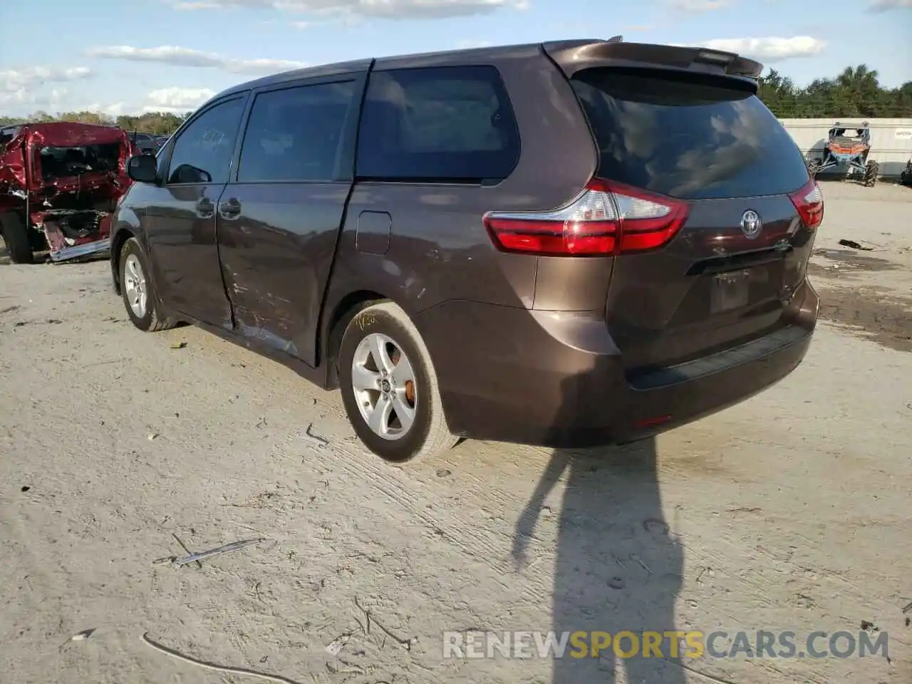 3 Photograph of a damaged car 5TDZZ3DC7KS993354 TOYOTA SIENNA 2019