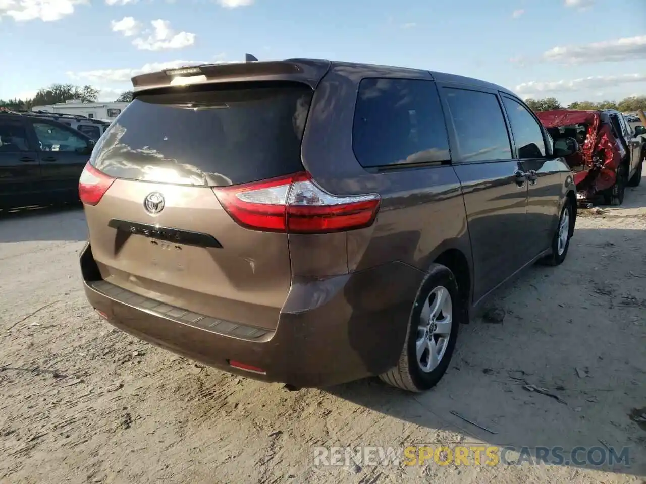 4 Фотография поврежденного автомобиля 5TDZZ3DC7KS993354 TOYOTA SIENNA 2019