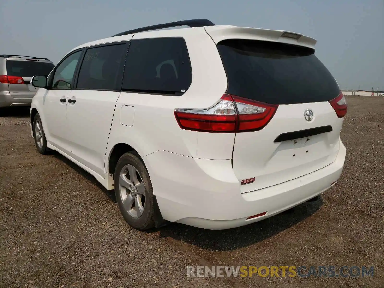 3 Photograph of a damaged car 5TDZZ3DC7KS996755 TOYOTA SIENNA 2019