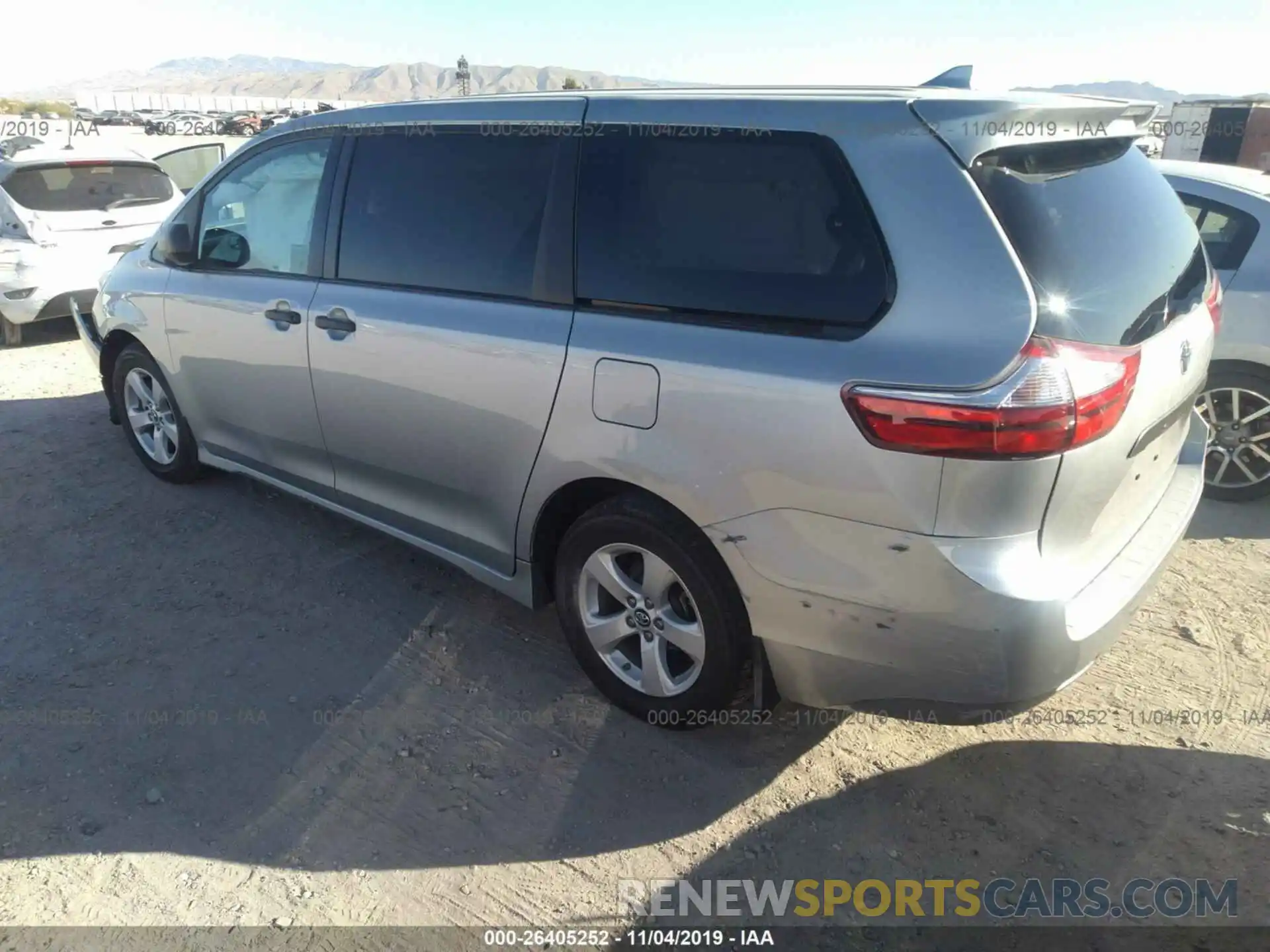 3 Photograph of a damaged car 5TDZZ3DC8KS975686 TOYOTA SIENNA 2019