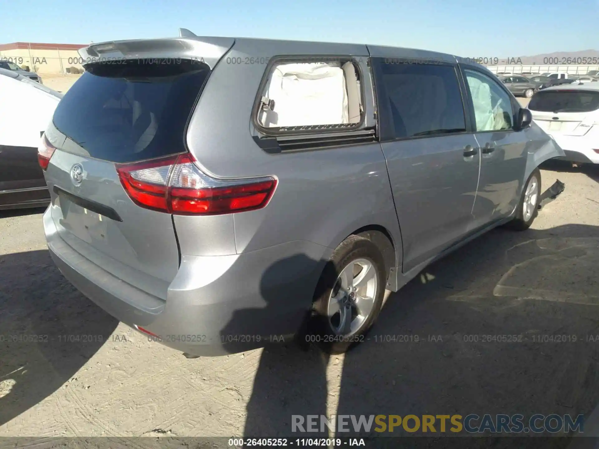 4 Photograph of a damaged car 5TDZZ3DC8KS975686 TOYOTA SIENNA 2019