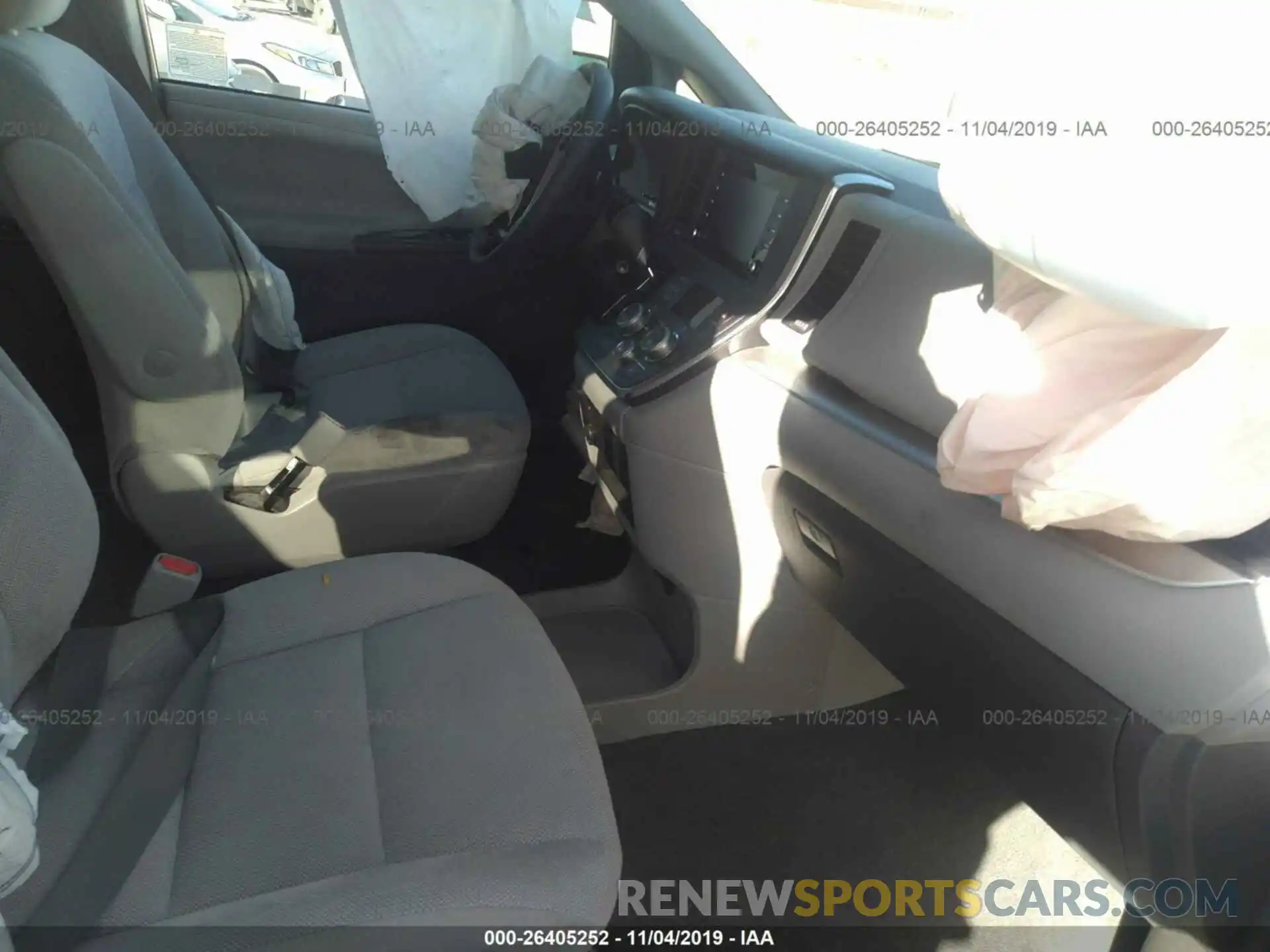 5 Photograph of a damaged car 5TDZZ3DC8KS975686 TOYOTA SIENNA 2019