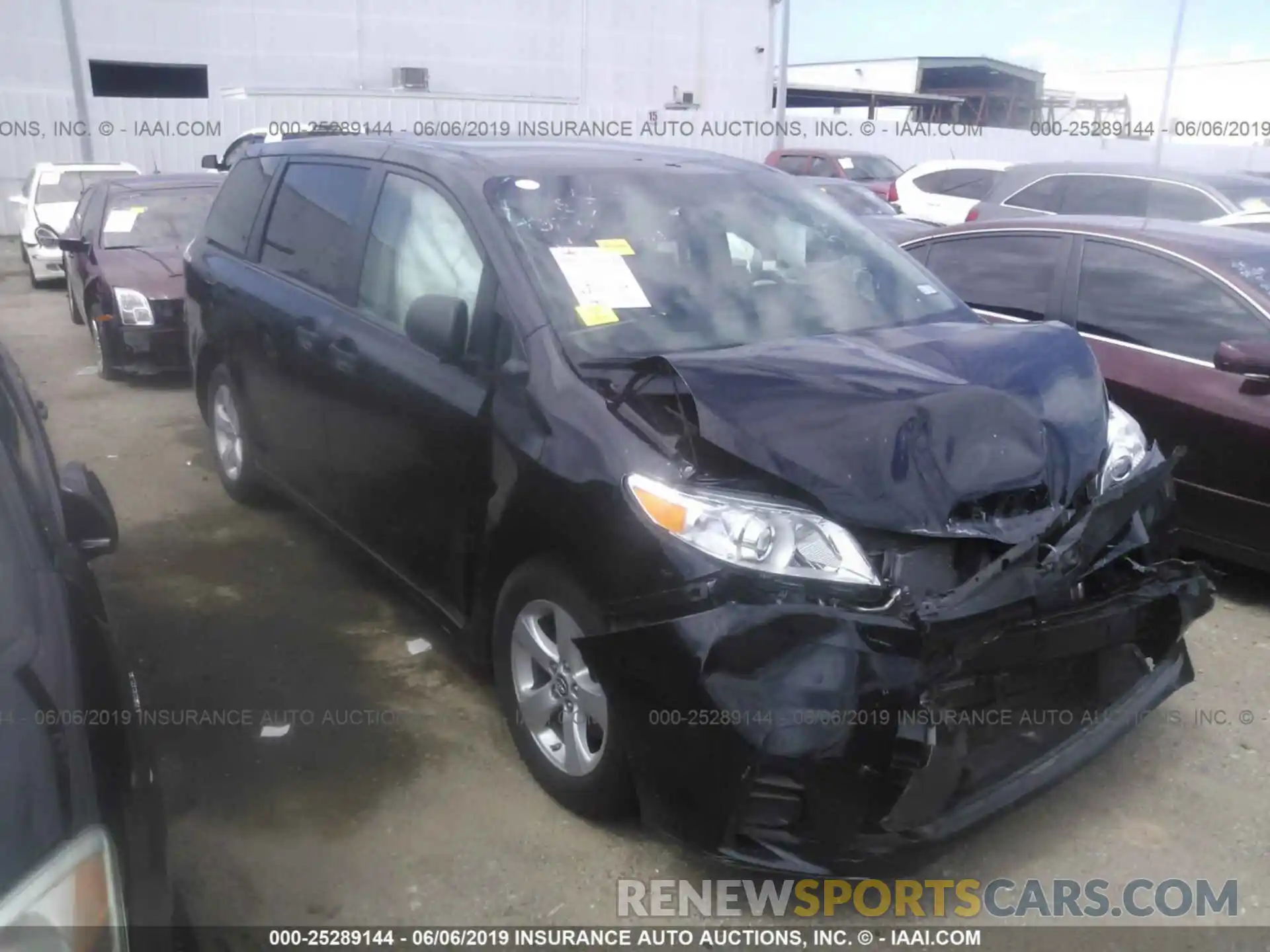 1 Photograph of a damaged car 5TDZZ3DC8KS991497 TOYOTA SIENNA 2019