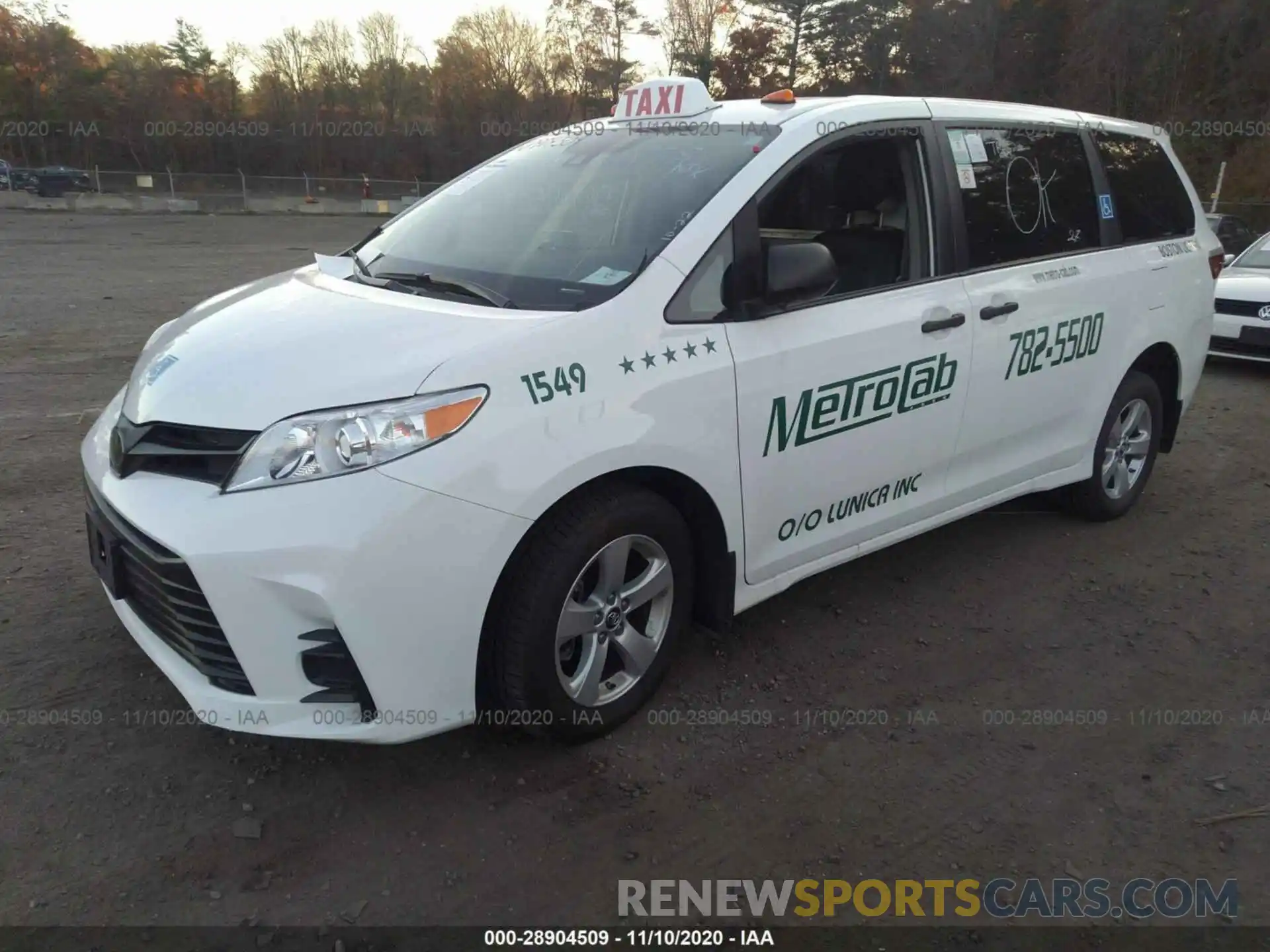 2 Photograph of a damaged car 5TDZZ3DC9KS014658 TOYOTA SIENNA 2019