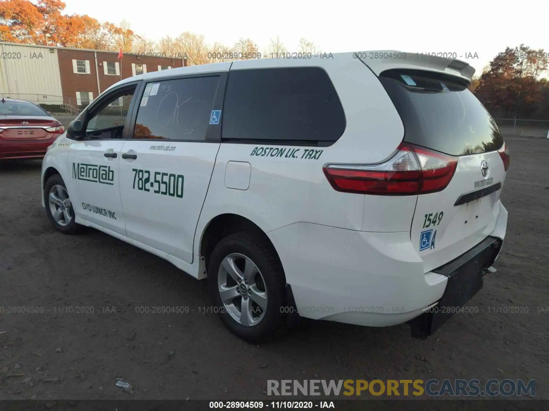 3 Photograph of a damaged car 5TDZZ3DC9KS014658 TOYOTA SIENNA 2019