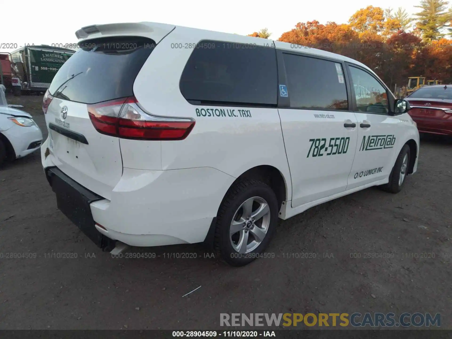 4 Photograph of a damaged car 5TDZZ3DC9KS014658 TOYOTA SIENNA 2019