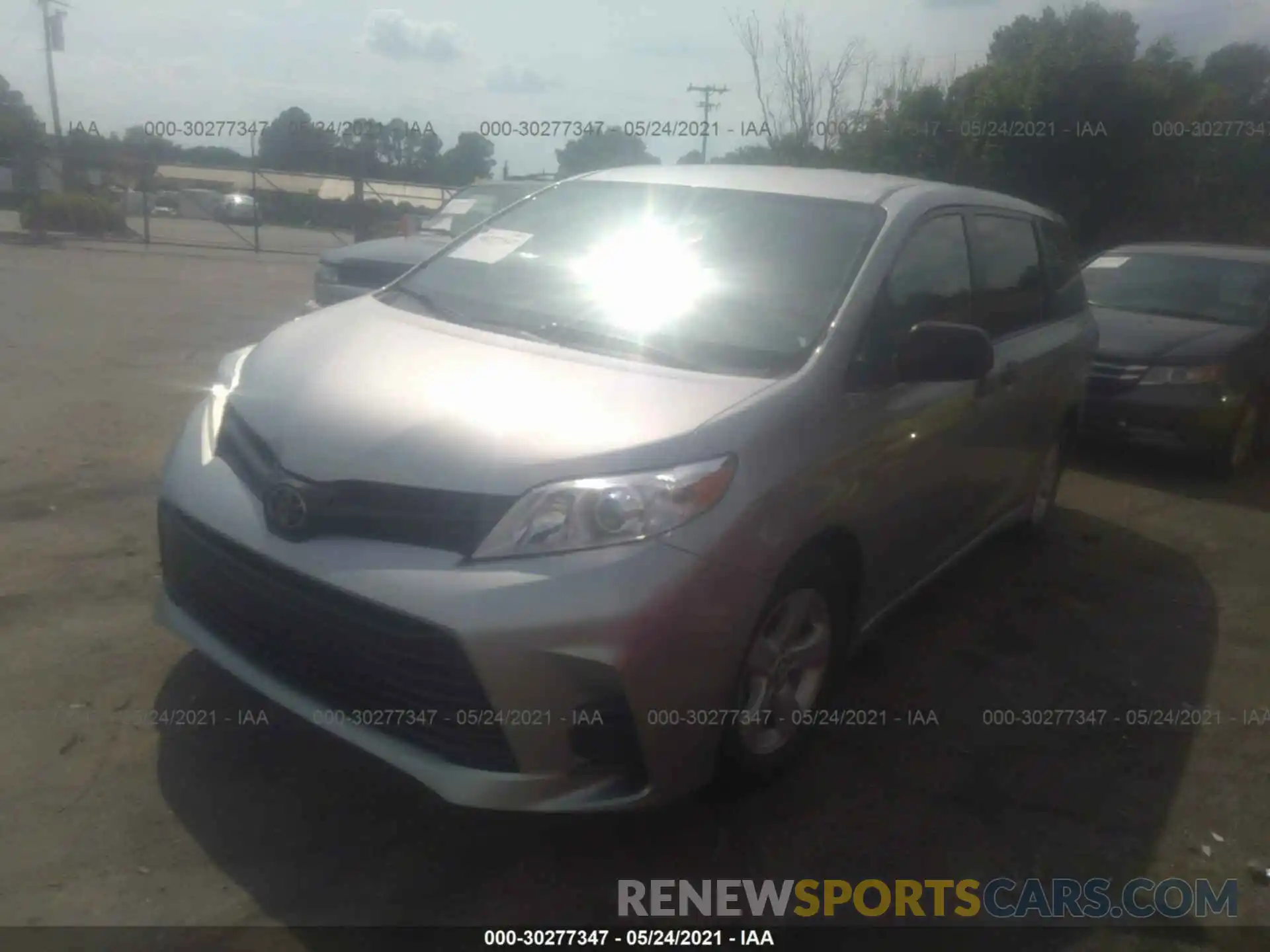 2 Photograph of a damaged car 5TDZZ3DC9KS984980 TOYOTA SIENNA 2019