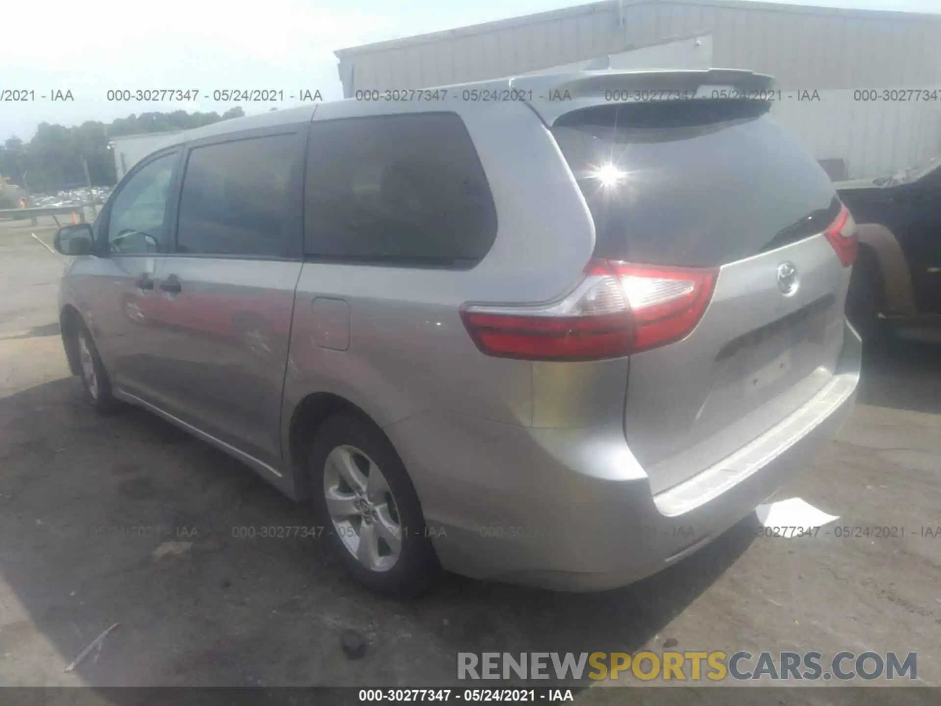 3 Фотография поврежденного автомобиля 5TDZZ3DC9KS984980 TOYOTA SIENNA 2019