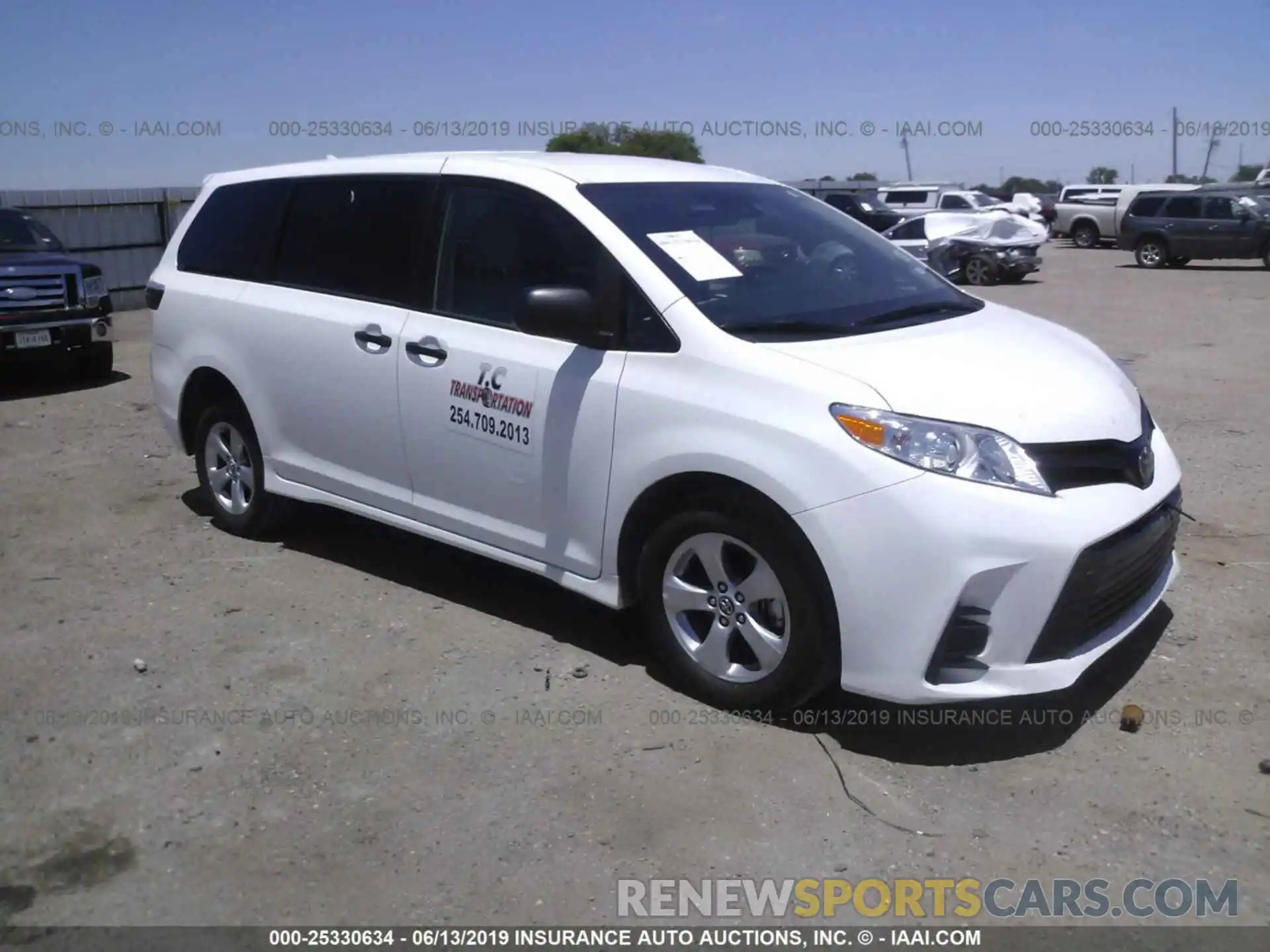 1 Photograph of a damaged car 5TDZZ3DC9KS985143 TOYOTA SIENNA 2019