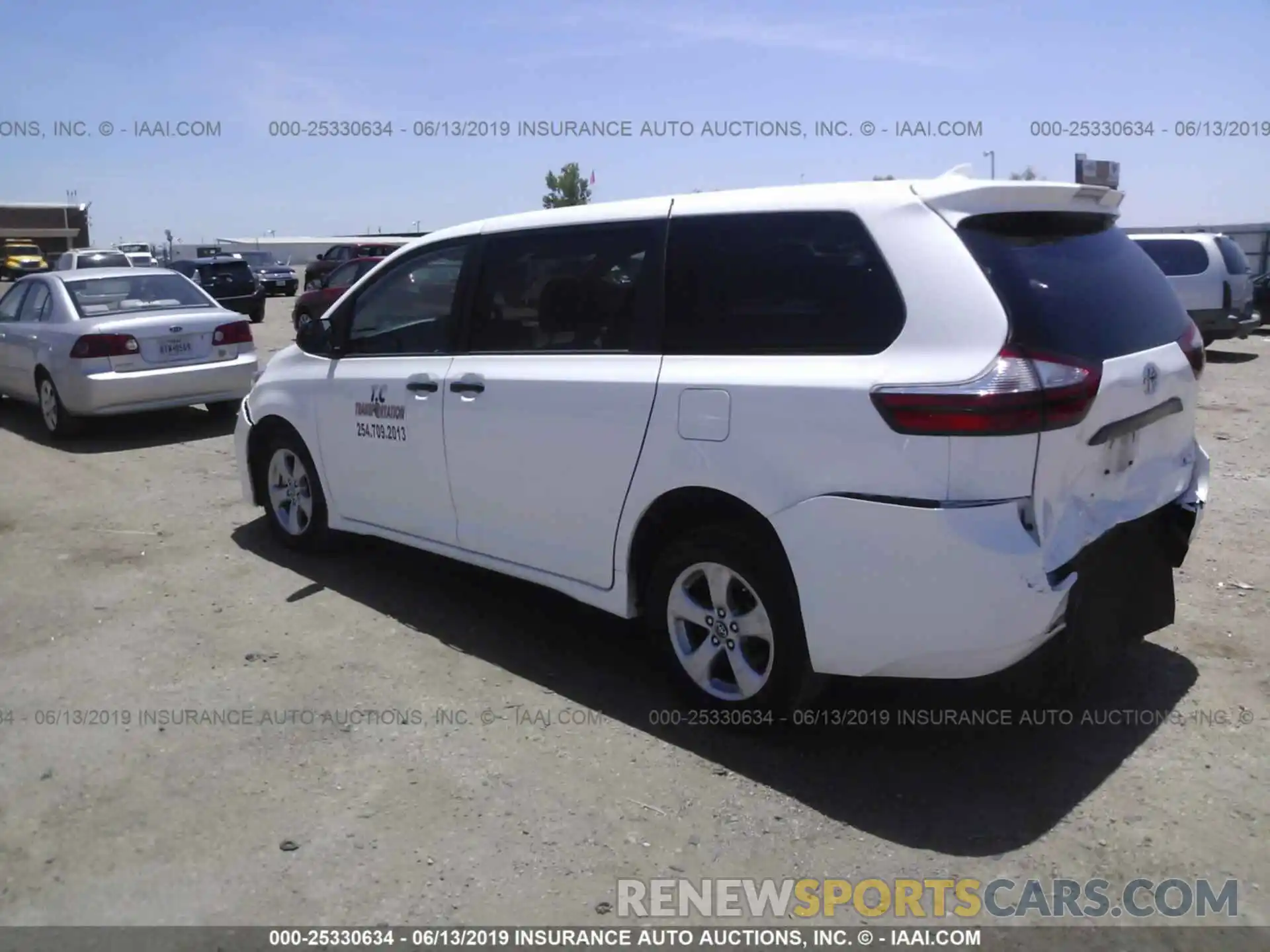 3 Photograph of a damaged car 5TDZZ3DC9KS985143 TOYOTA SIENNA 2019