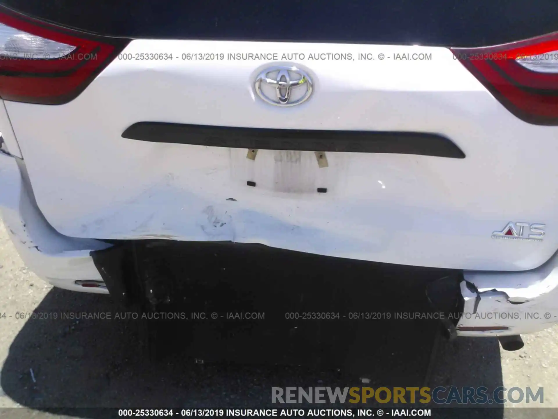 6 Photograph of a damaged car 5TDZZ3DC9KS985143 TOYOTA SIENNA 2019