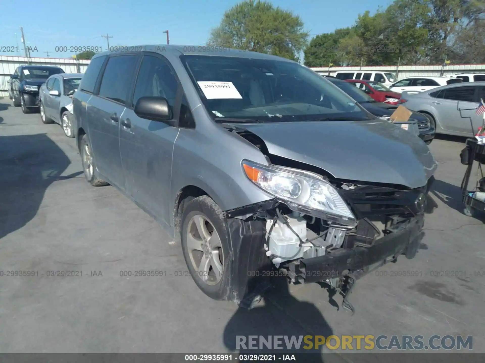 1 Photograph of a damaged car 5TDZZ3DC9KS985613 TOYOTA SIENNA 2019