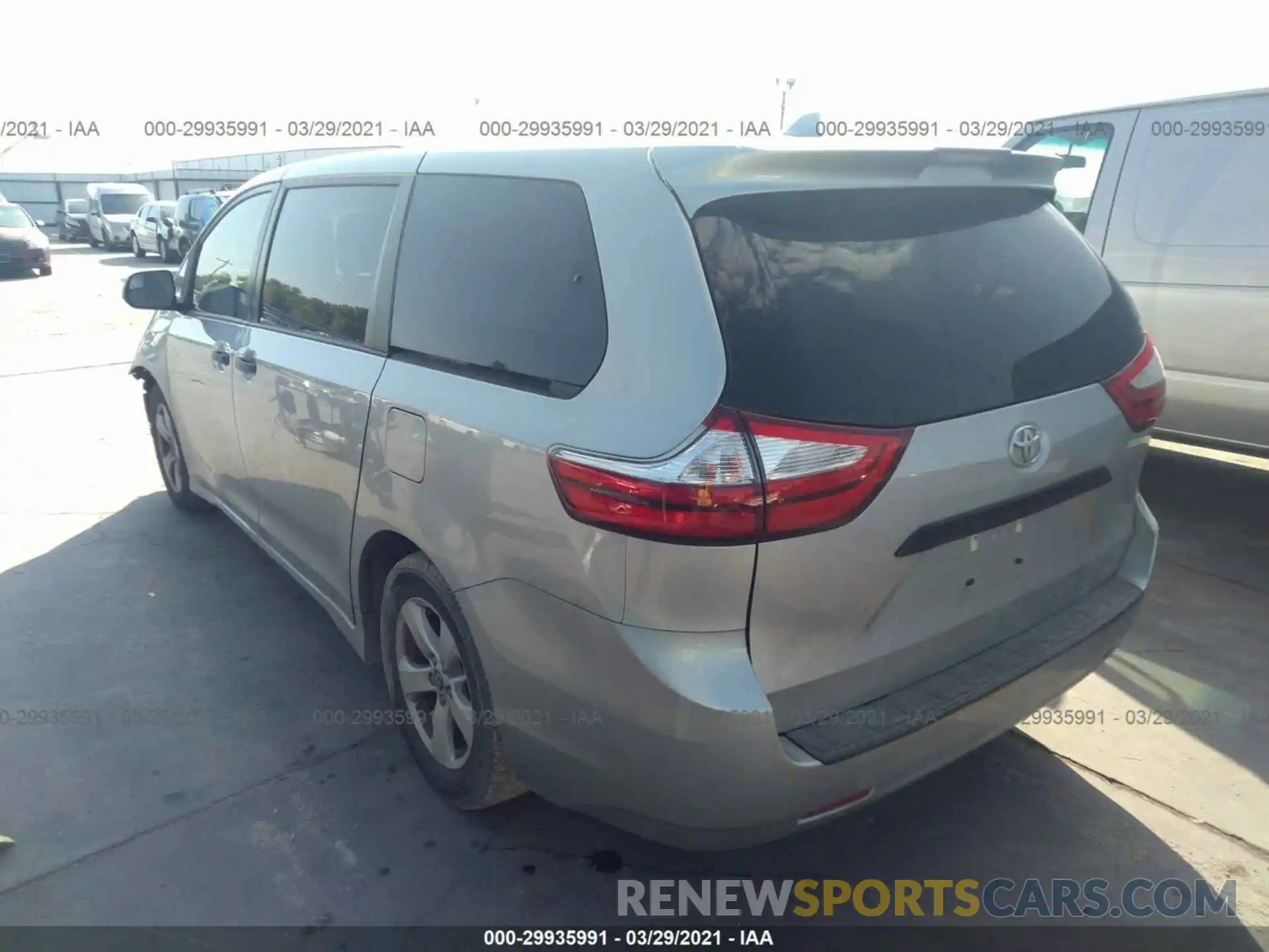 3 Фотография поврежденного автомобиля 5TDZZ3DC9KS985613 TOYOTA SIENNA 2019