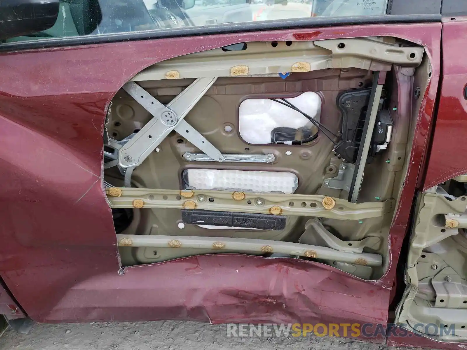 10 Photograph of a damaged car 5TDZZ3DCXKS002583 TOYOTA SIENNA 2019