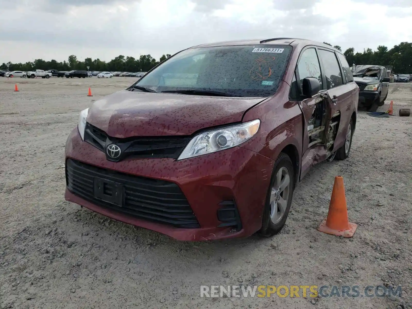 2 Фотография поврежденного автомобиля 5TDZZ3DCXKS002583 TOYOTA SIENNA 2019