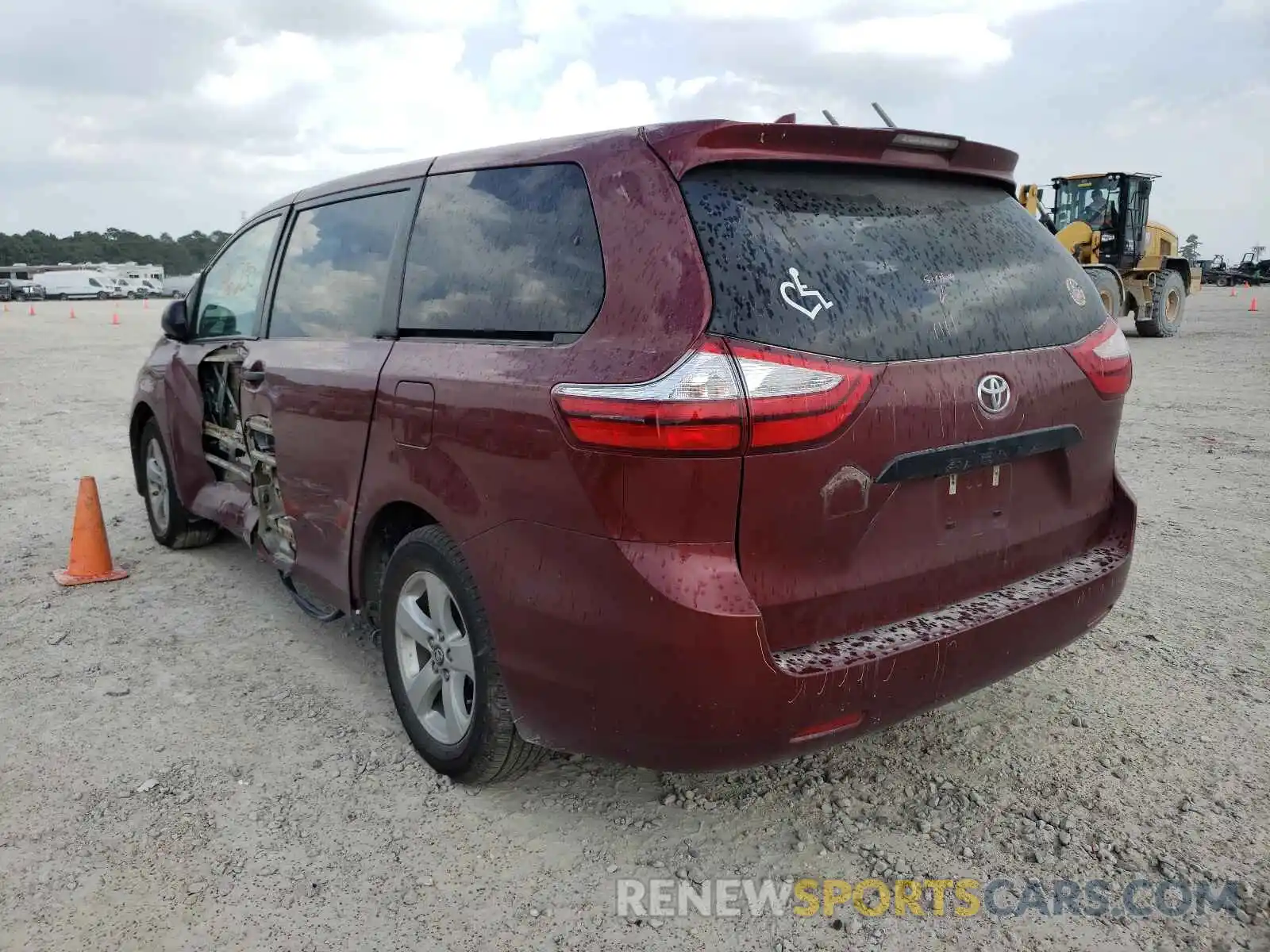 3 Photograph of a damaged car 5TDZZ3DCXKS002583 TOYOTA SIENNA 2019