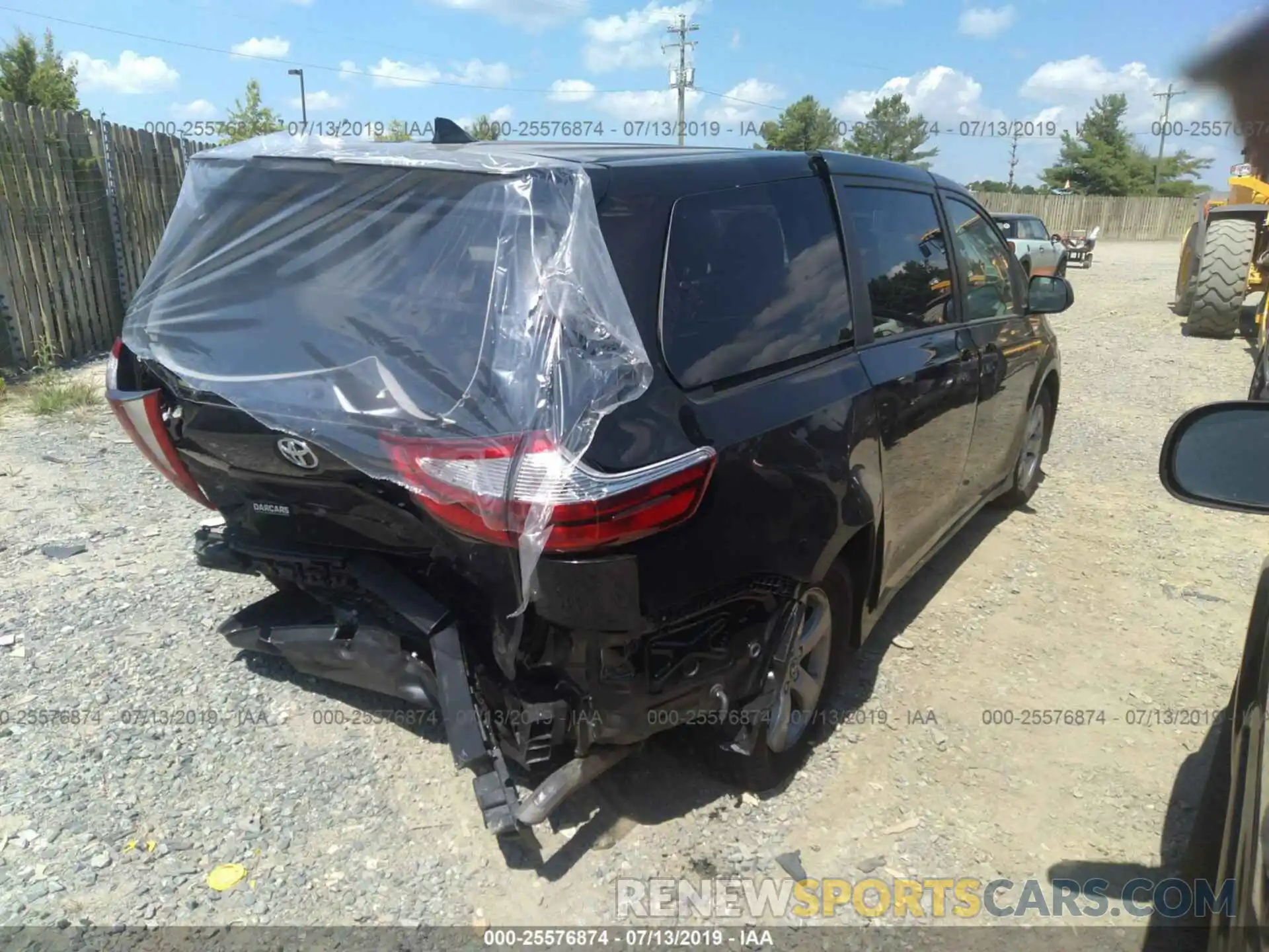 4 Фотография поврежденного автомобиля 5TDZZ3DCXKS003233 TOYOTA SIENNA 2019